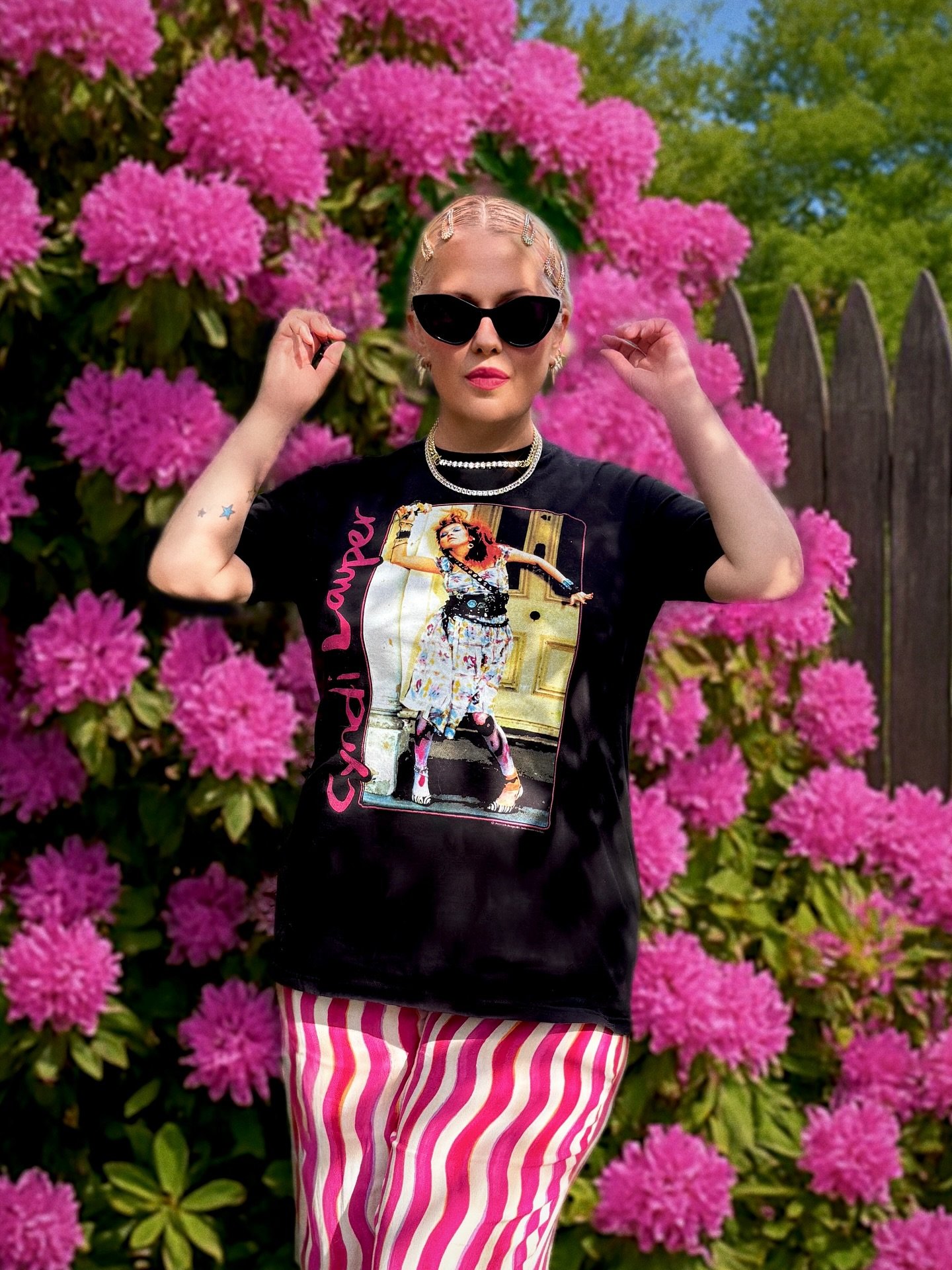 She&rsquo;s so unusual 😱👩🏼&zwj;🎤💄👽

Cyndi Lauper tee @80stees 
Pants @mango 
Jewelry @melindamaria_jewelry 
@onesize Turn Up The Base (Fair) foundation &amp; On Til Dawn setting spray
@maccosmeticsusa Breathing Fire lipstick 
@maisonlouismarie 