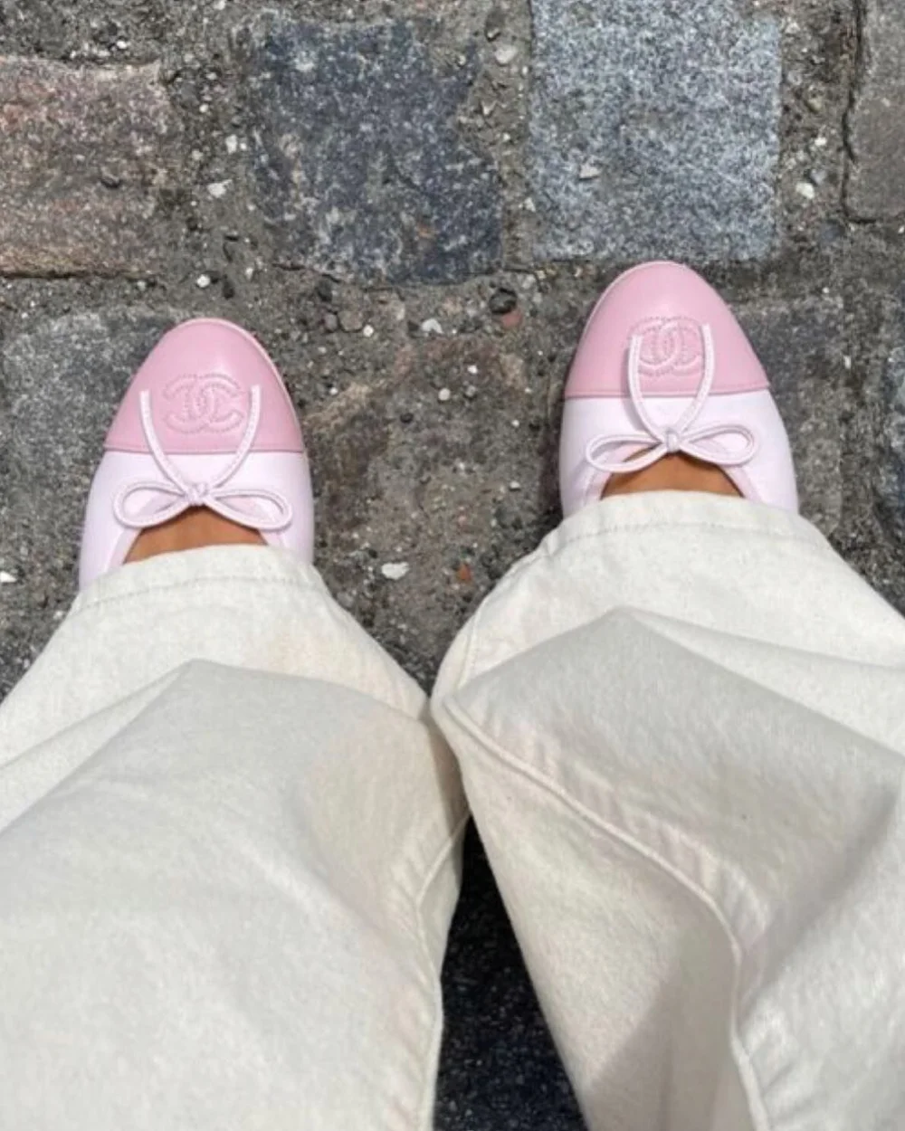 Style trend I love: ballet flats 🥿🎀 

#balletflats #shoeobsession #shoestyle