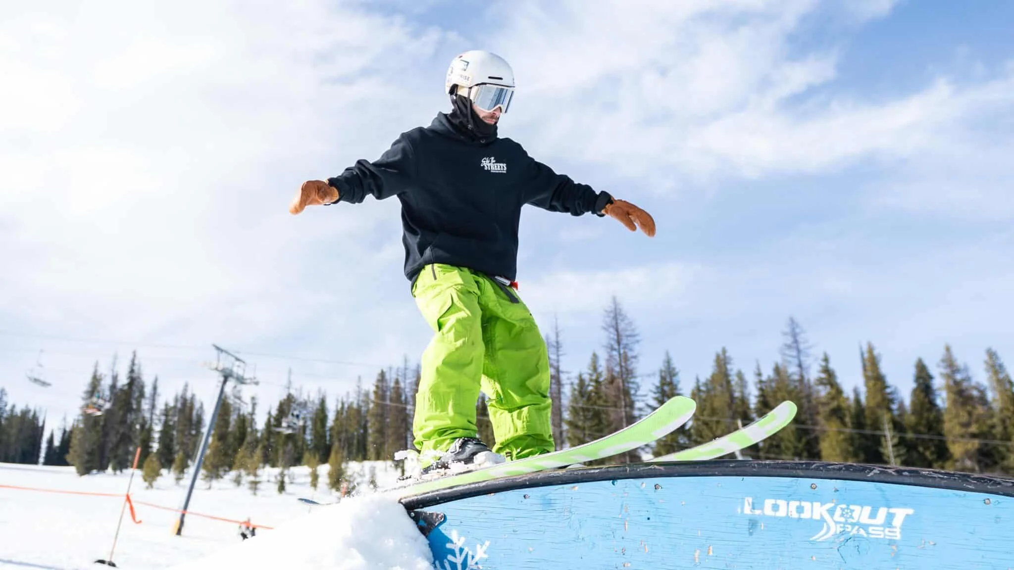 Sun, snow, and party on the mountain ☀️⛷️🎶

April 4th at Lookout Pass Ski &amp; Recreation Area is bringing peak spring energy:

🎧 Back Deck Apr&egrave;s Party
⛳️ Ski Golf (yes, it&rsquo;s a thing)
🔥 Rail Jam throwing down all afternoon

We&rsquo;