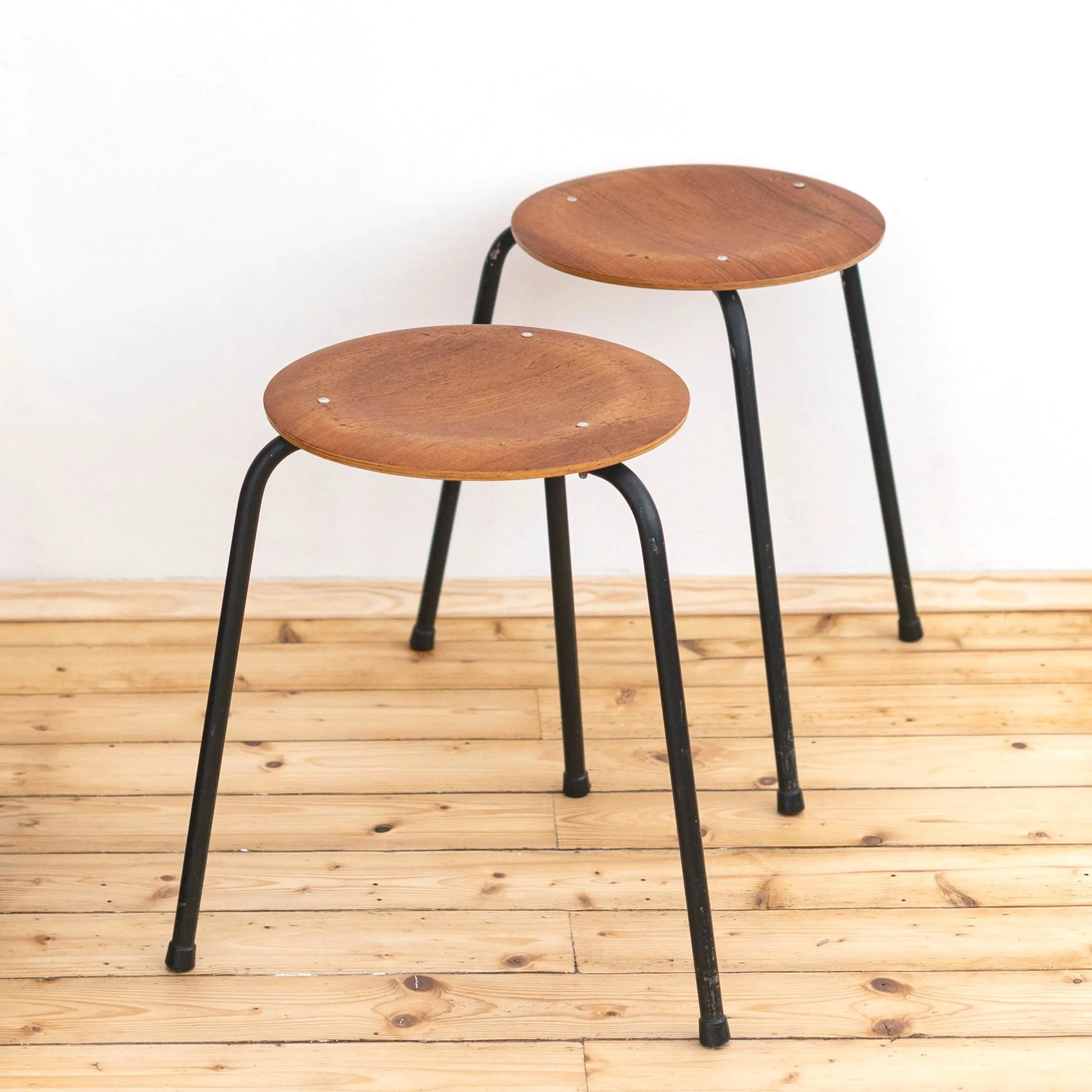 2 Stk. Vintage Hocker im Dot Stil