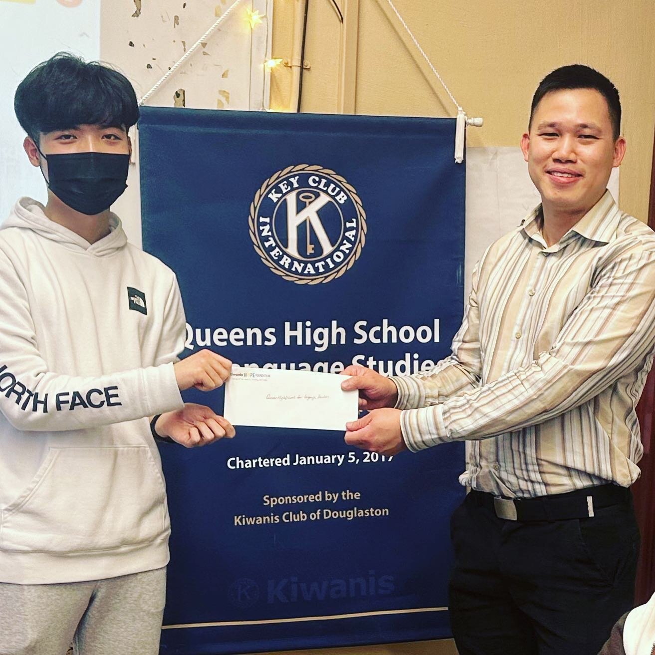 A small token to support @qhslskeyclub future endeavors. We are excited to elevate them to the next chapter.
.
.
.
.
#kiwanjs #kiwanisinternational #kiwanisclubofdouglaston #kiwanishopefoundation #kidsneedkiwanis