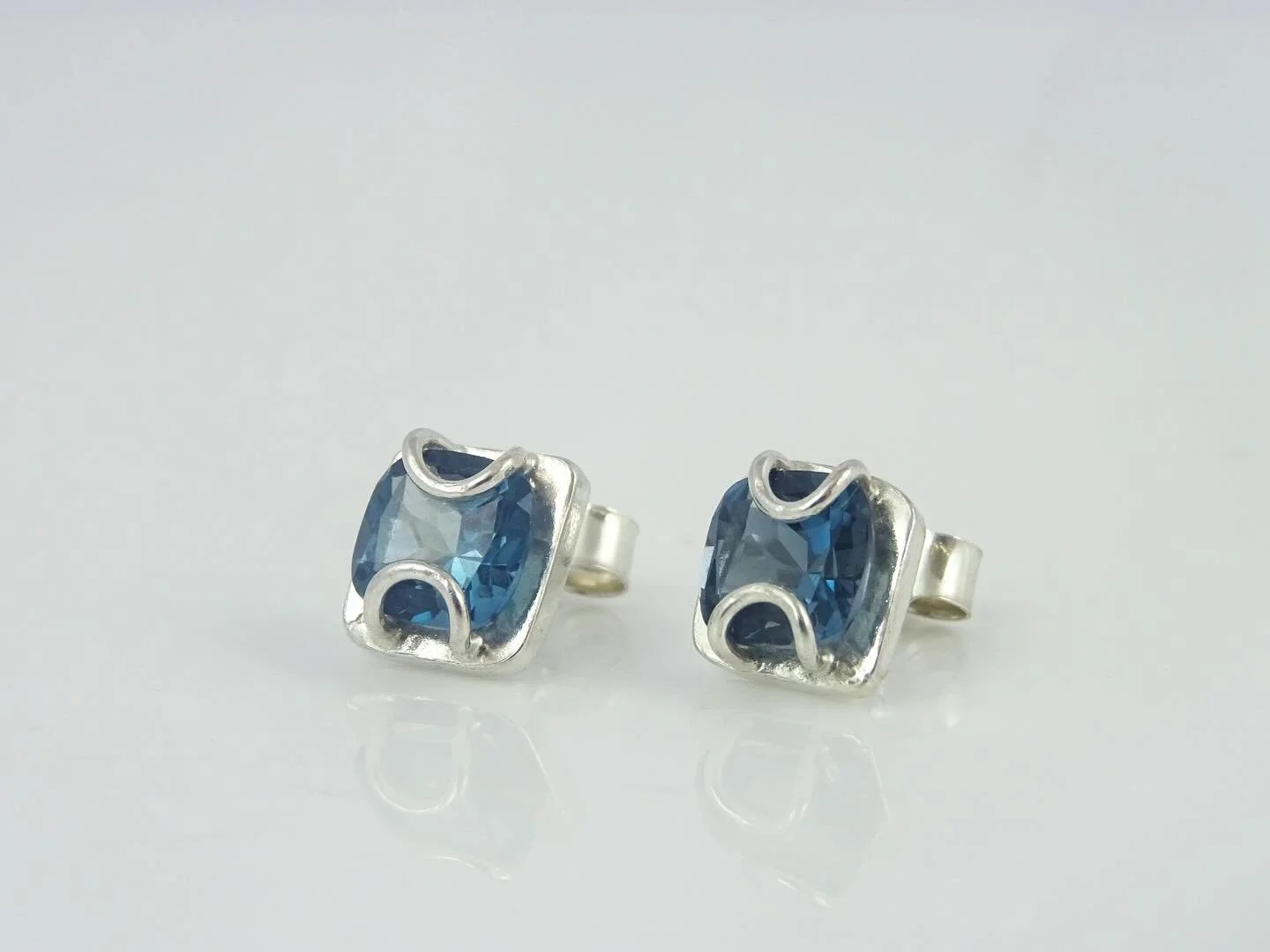 These beautiful London Blue Topaz Earrings went off to their new home recently! 

My jewellery is available to buy on my online shop www.scarlett erskine.com and @prettyflyworkshop in Broughty Ferry 

If you would like a made to order/ bespoke piece 