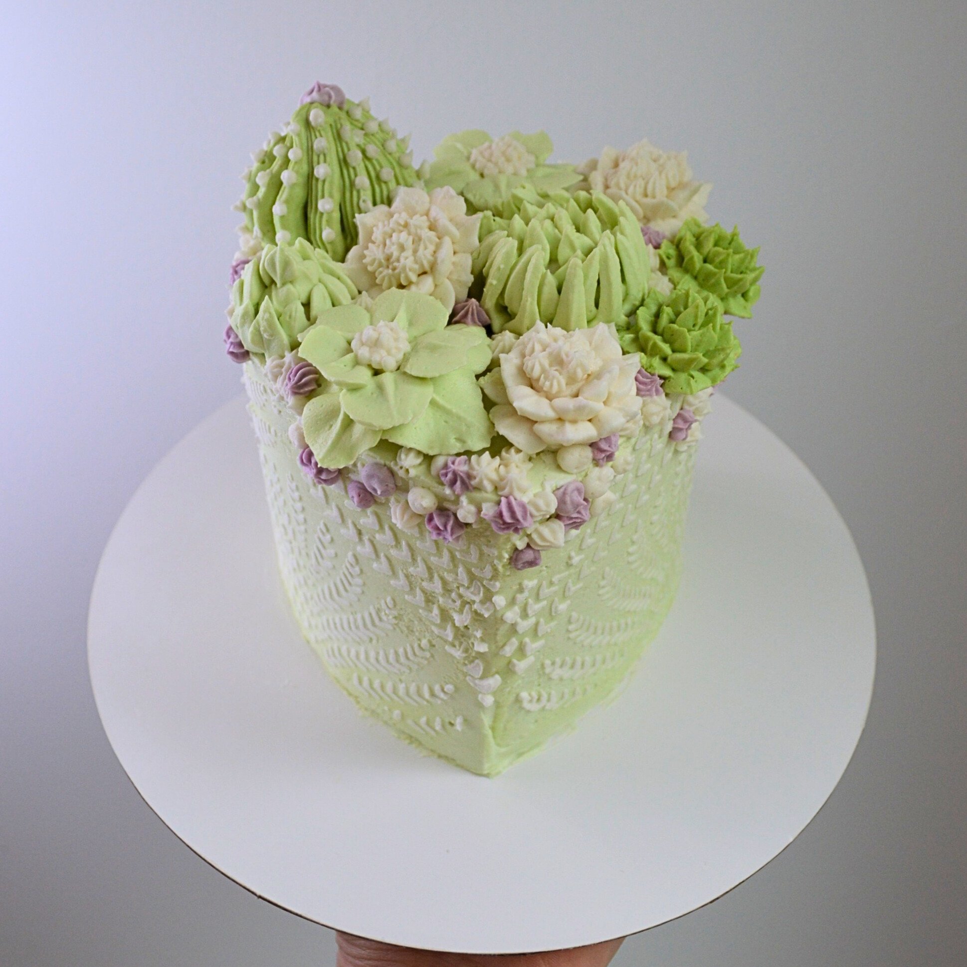 #2. Customized succulent-themed, heart-shaped cake.