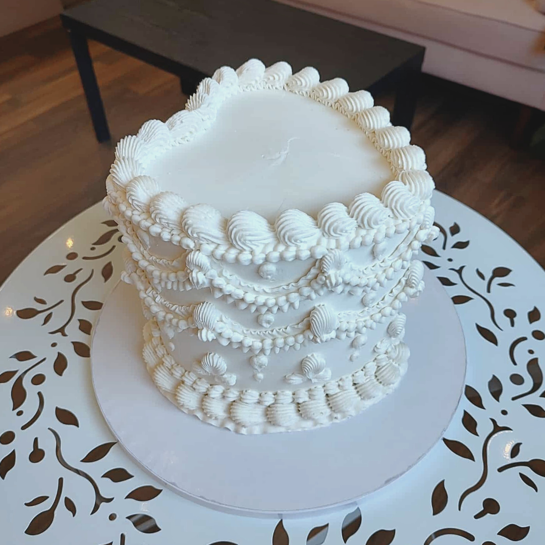 #94. This is an 8" round, 5-layer vintage style wedding cake.