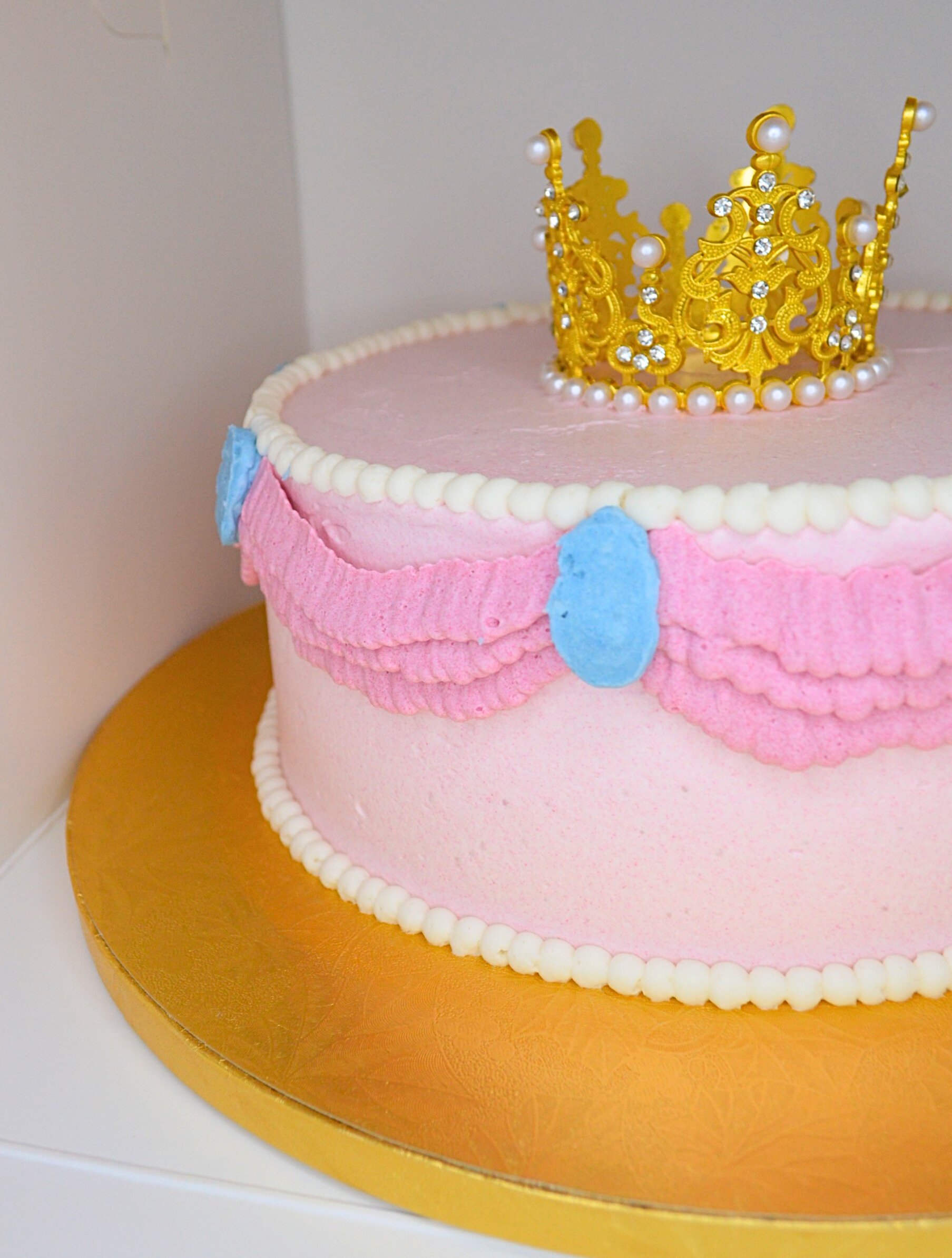 #40. Princess cake with pearl piping and a crown topper.
