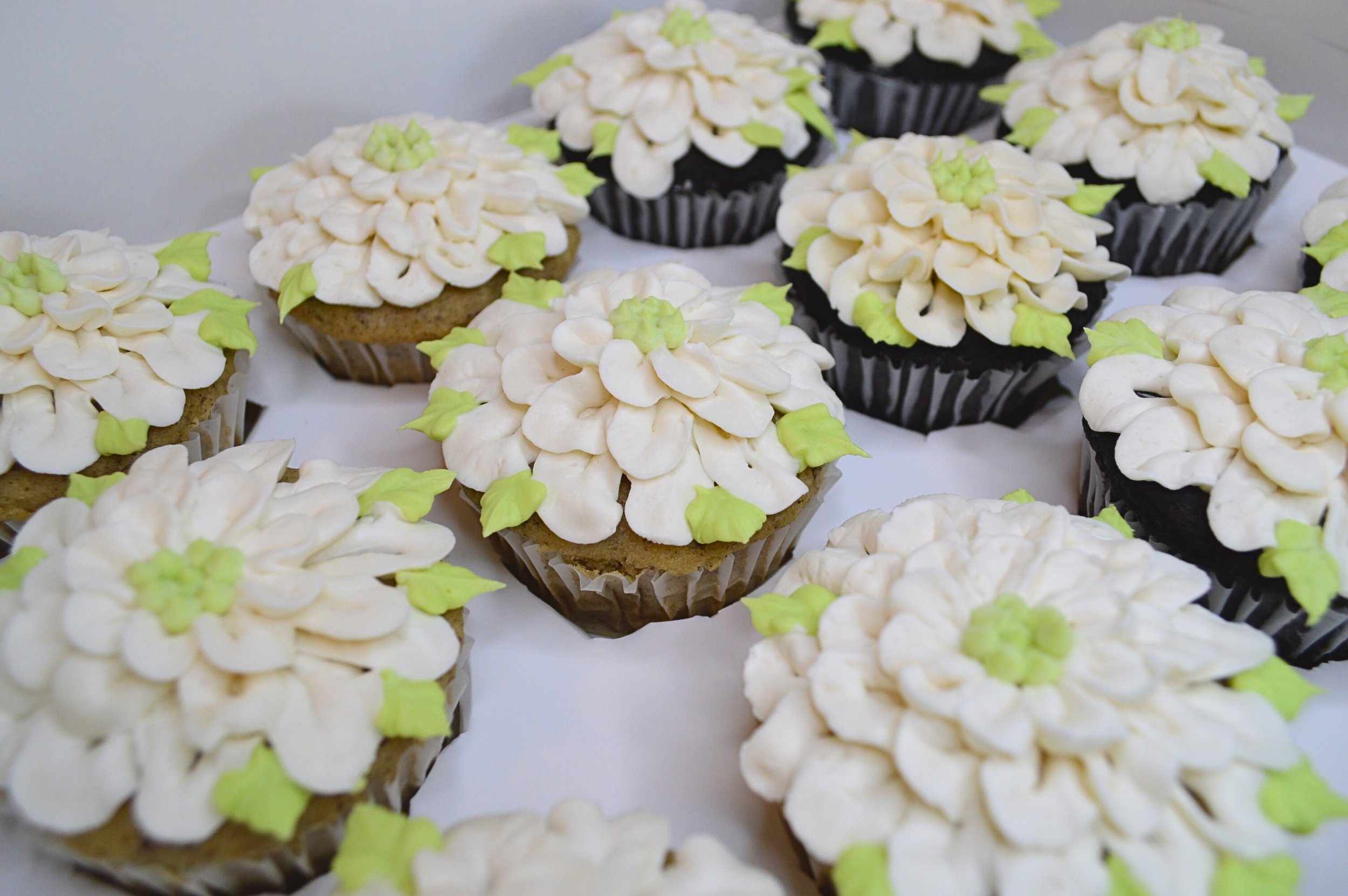 #32. Customized floral cupcakes