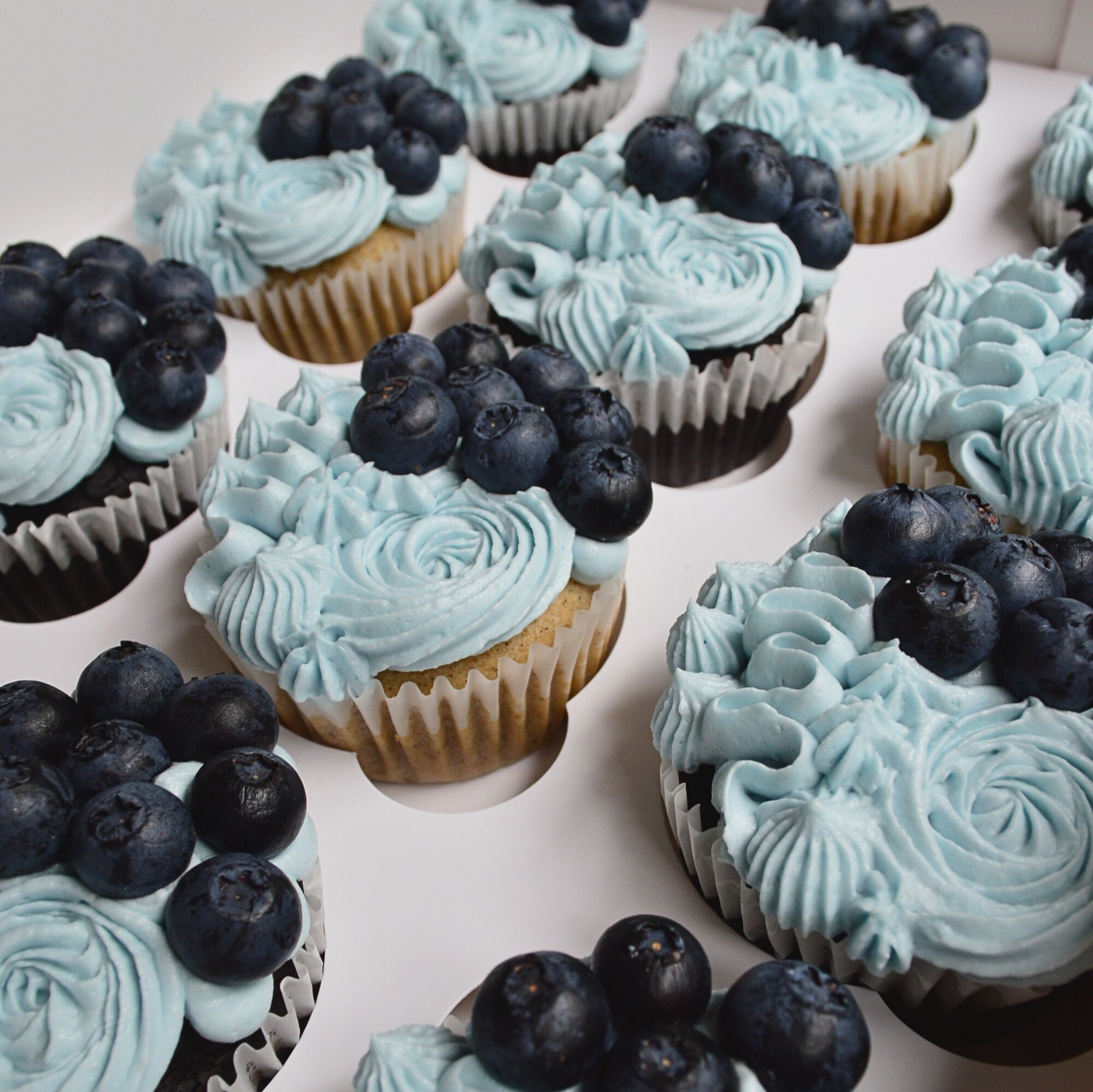 #18. Multi-design cupcakes with fresh blueberries.