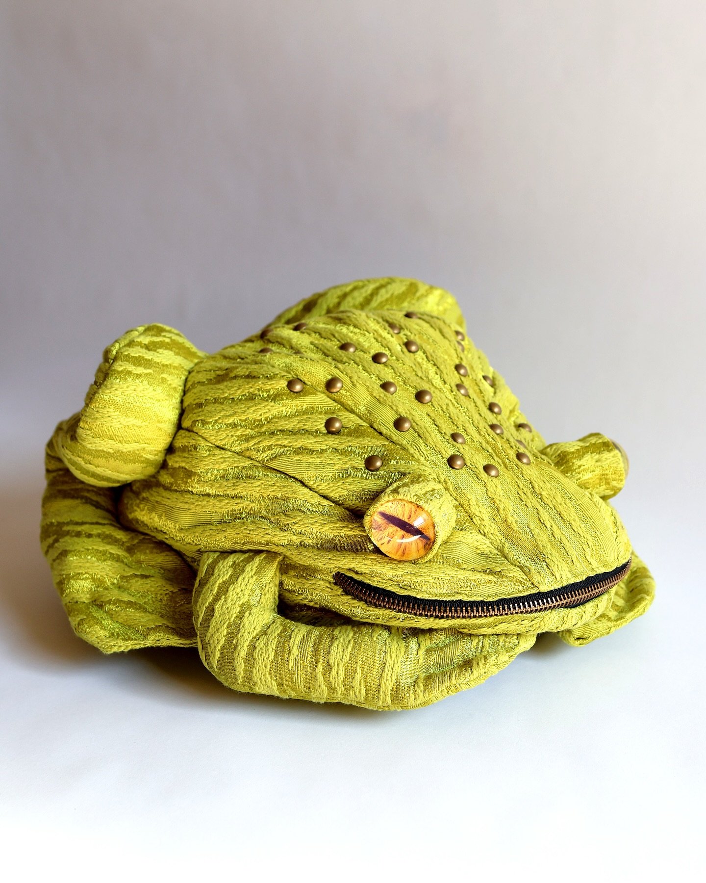 I was thrilled to get this commission, as I&rsquo;ve always wanted to attempt a frog/toad purse! It was very challenging working out the geometry of a toad, but it&rsquo;s incredibly rewarding when it all comes together. Some highlights are the vinta