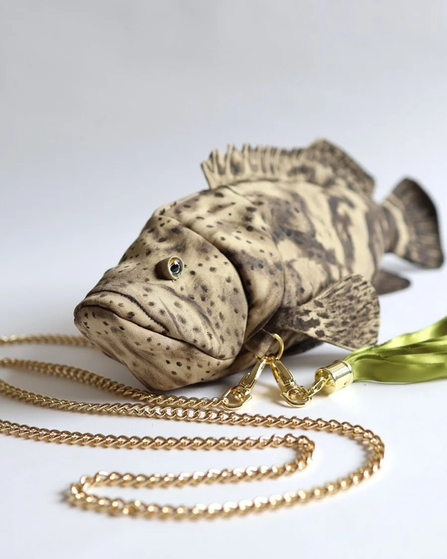The Grouper Purse 🐟 A recent commission from someone wanting to give a special gift to a marine biologist. The Goliath Grouper has very detailed and beautiful patterning, which I recreated by hand painting with eco-friendly screen printing inks. Giv