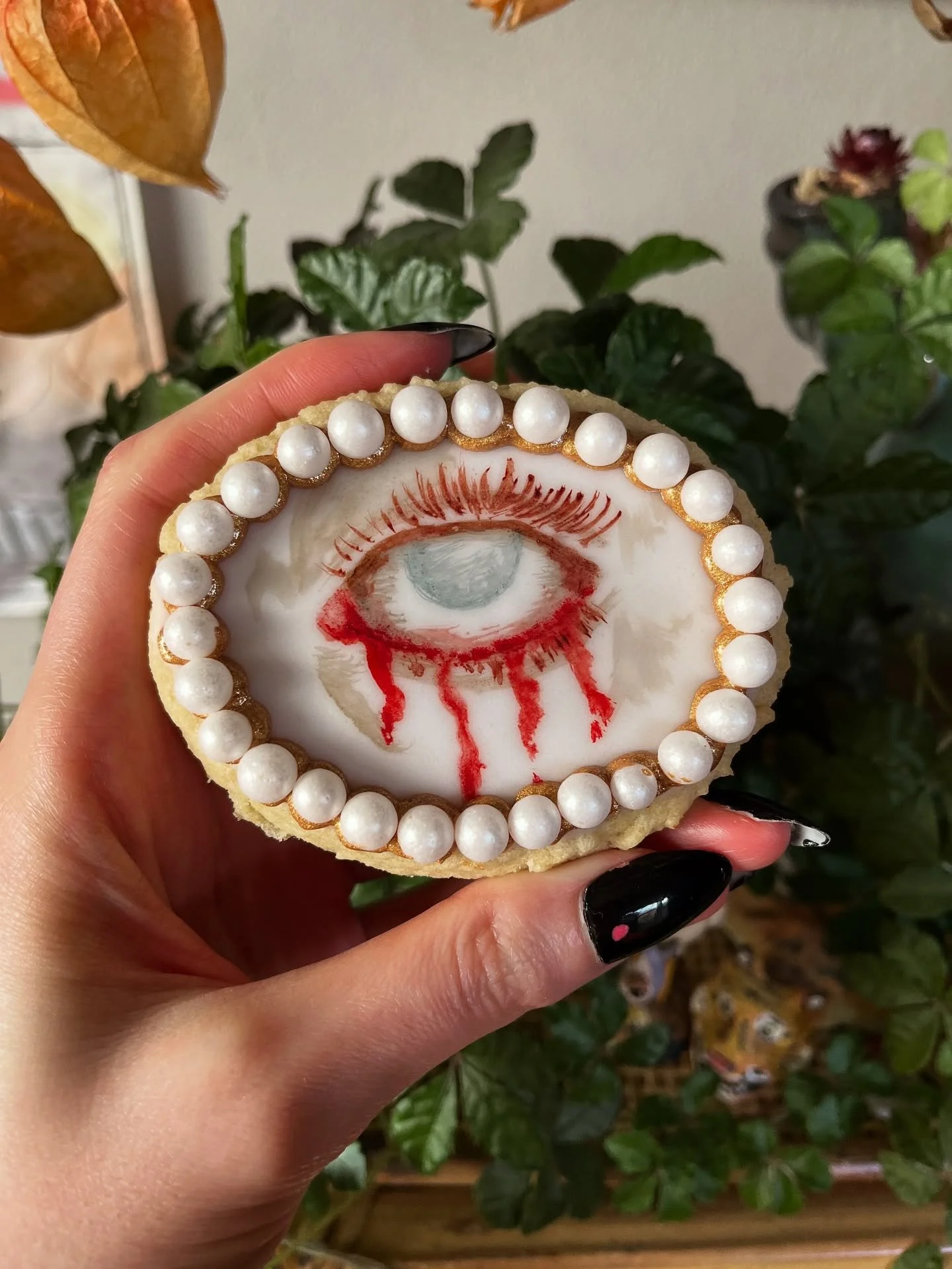 It&rsquo;s finally October. This lover eye&rsquo;s cookie is part of my upcoming Halloween crafting series starting Saturday!