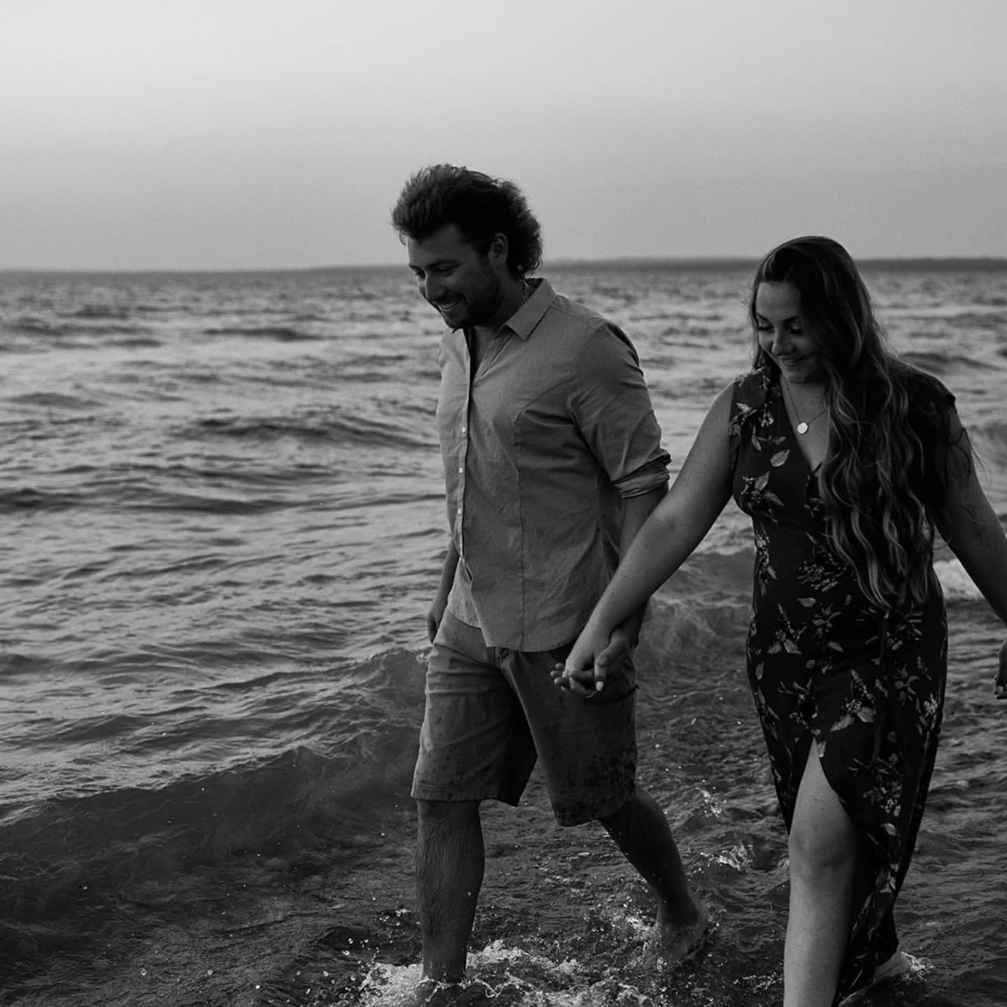Tonight's fiery sunset is taking me back to beach sessions of the past. Golden hour. Twilight. Water. Romance. 

Just a few of my favourite things 🔥 

I'm thinking of adding some sizzling beach sessions for couples to my Specialty Sessions list for 