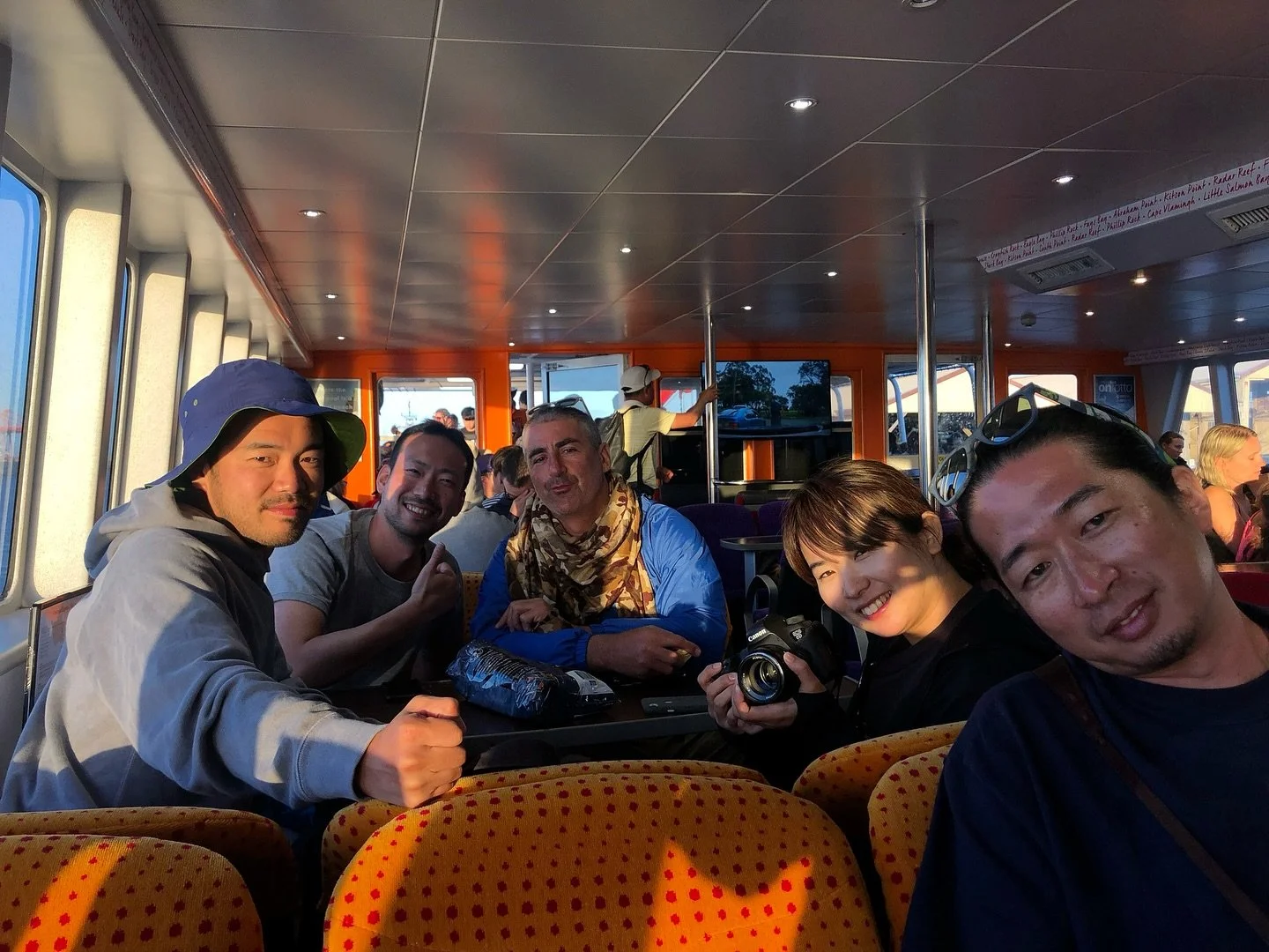 早すぎます。ヒデさん。

静かなマイペースな口調で、なんだか不思議な温かい毛布のような存在のヒデさん。仕事でも寄り添って色々な気配りをしてくれたり、冗談言ったり、楽しそうに家族の話をしたり。私たちは限られた時間しかHideさんと一緒に過ごしていませんが、シドニー、パース、ハンガリーでの撮影はどれも本当に濃い楽しい時間でした。仕事以上の絆ができていたと思います！

難題にぶつかっても、大きな心を持って、一緒に解決策を考えてくれたHideさん、あなたのお陰で、繋がることのできたたくさんの素晴らしい人