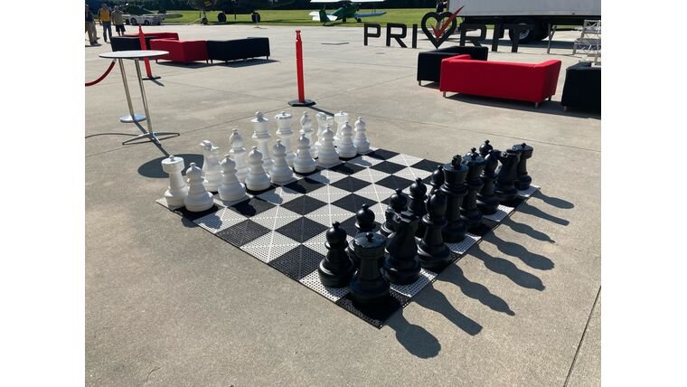 Giant Chess