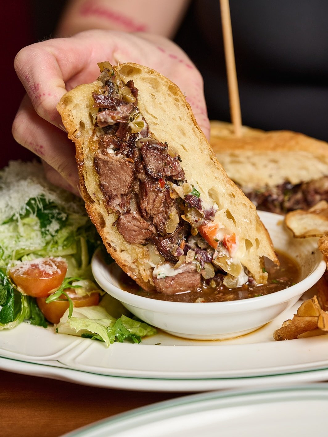 HOT BEEF 🔥
braised short rib, giardiniera, horseradish creme, au jus