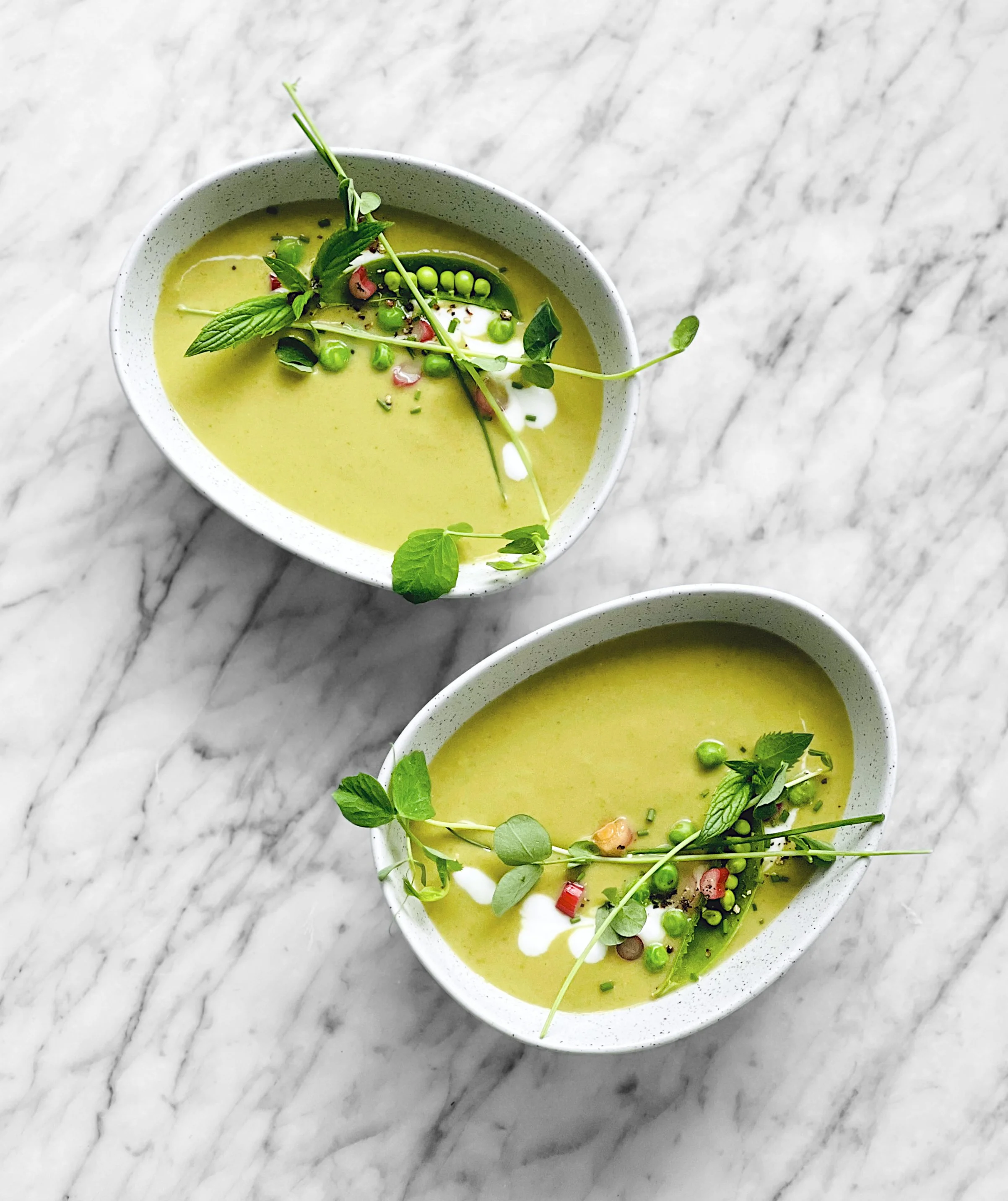 Soupe froide de petits pois et rhubarbe