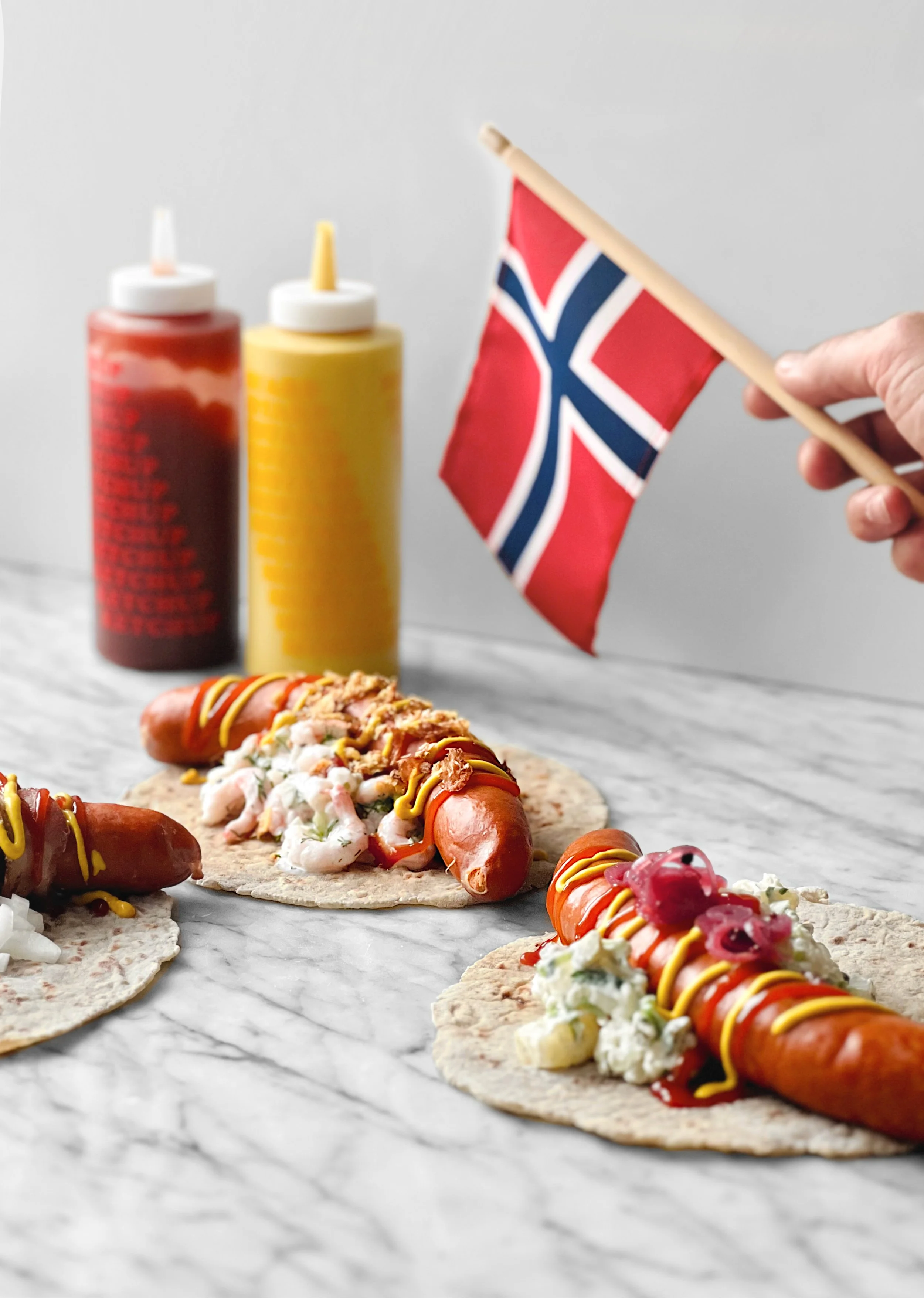 Pølser i lompe - Hot dogs norvégiens