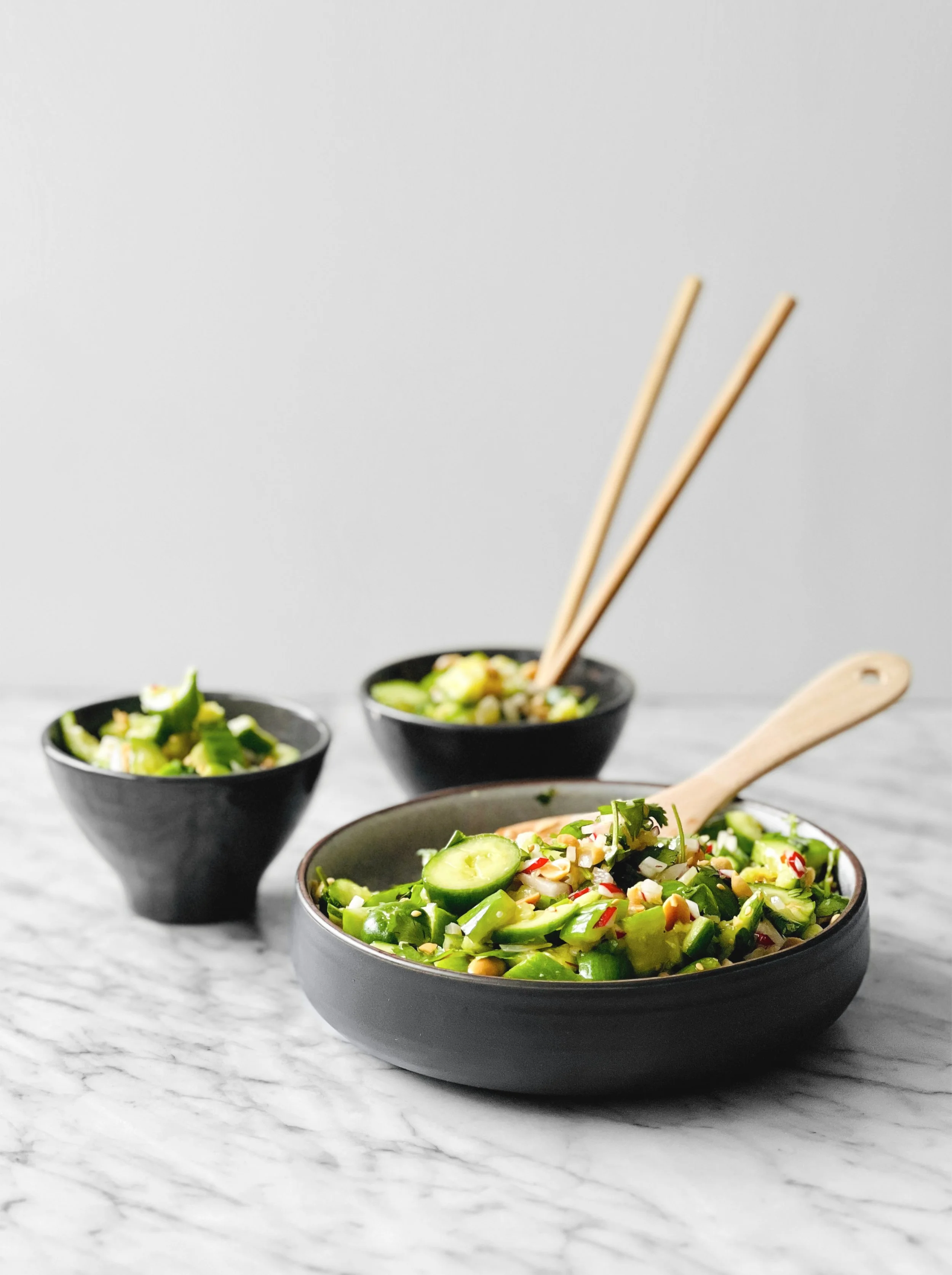 Salade «Smashed Cucumbers»