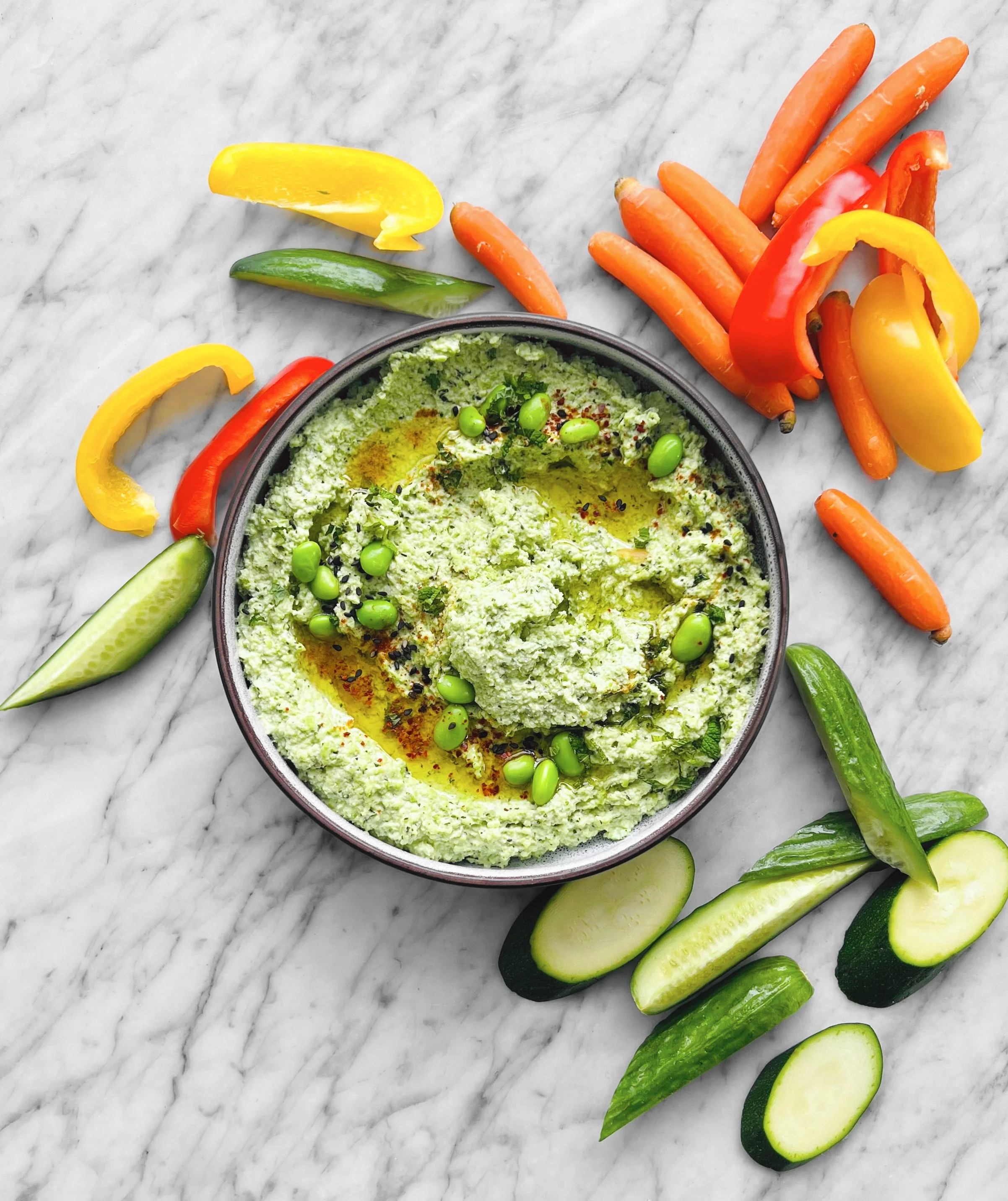 Hummus d'édamame avec lime, menthe et jalapeño