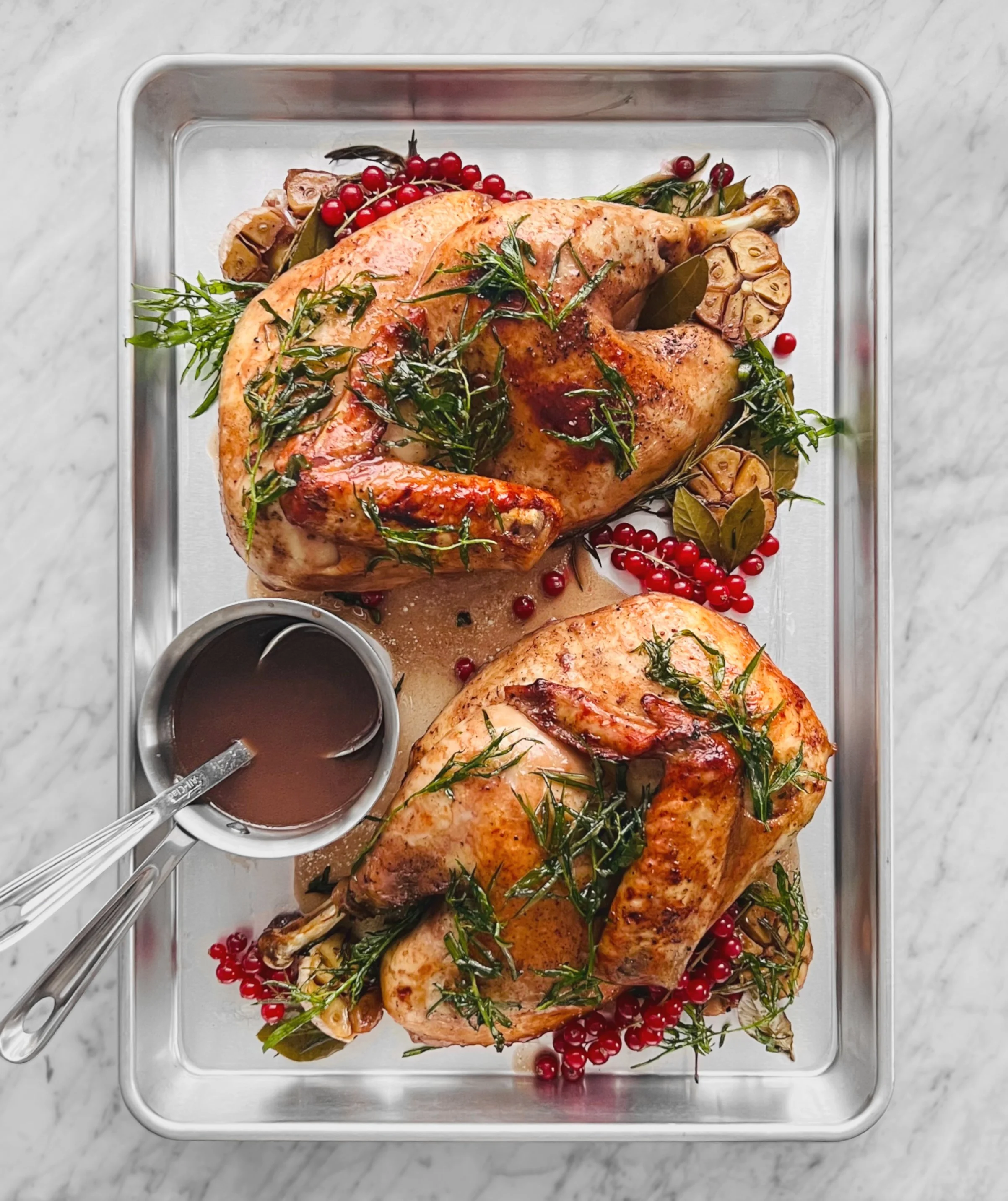 Dinde laquée à la gelée de groseilles et estragon croustillant