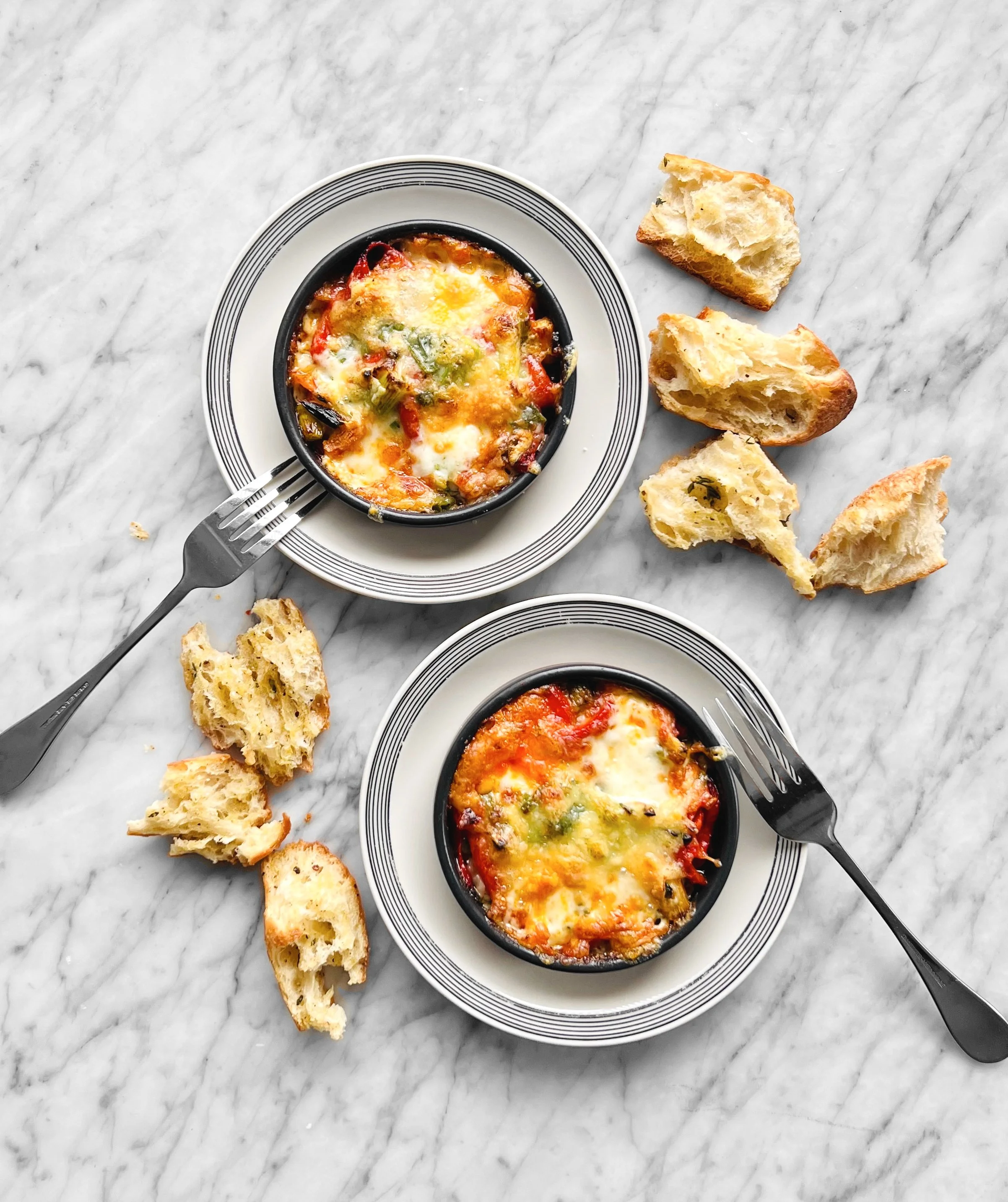 Fromage fondu, 'nduja, calabrese et poivrons rouges rôtis