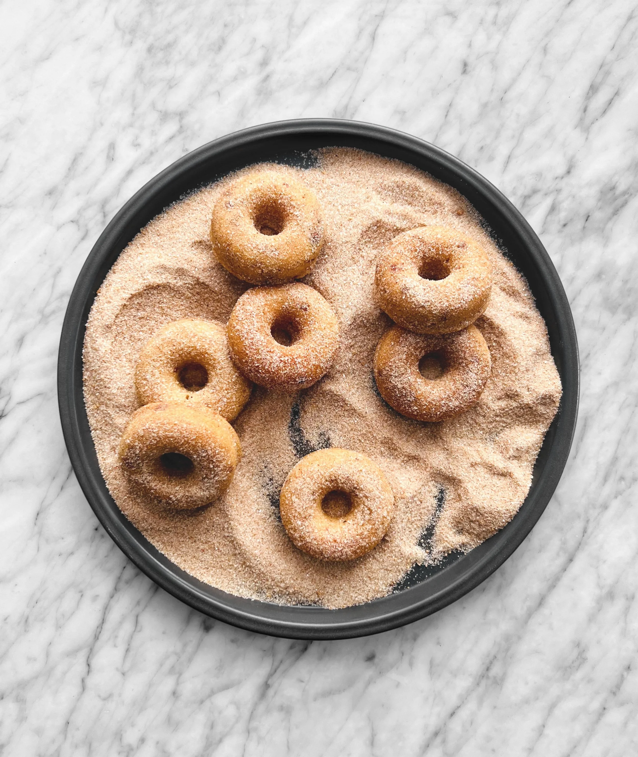 Beignes aux dattes et sucre d'érable épicé