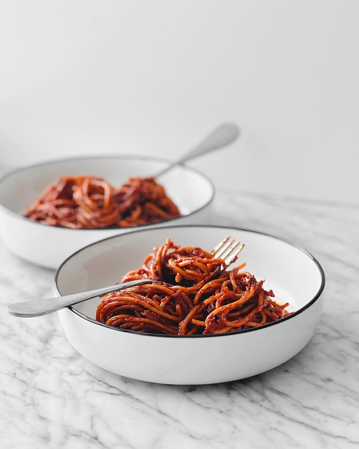 Le moment est venu de d&eacute;sapprendre tout ce que l&rsquo;on sait en mati&egrave;re de cuisson des p&acirc;tes! Cette recette classique d&eacute;fie d&eacute;finitivement toutes les r&egrave;gles! Et avec ma recette de sauce tomate de base, &cced