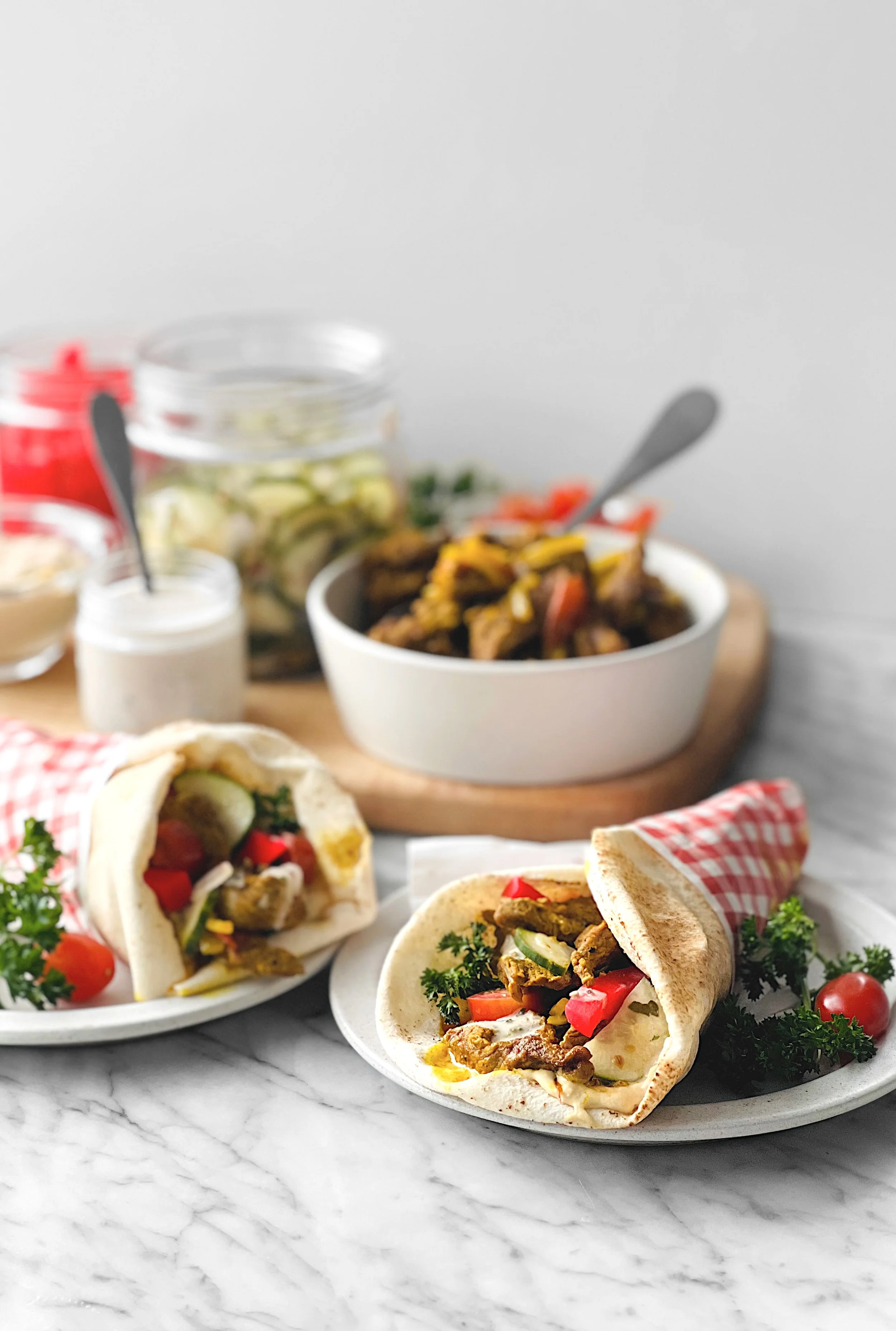 Shawarma express à l'agneau et sauce au tahini