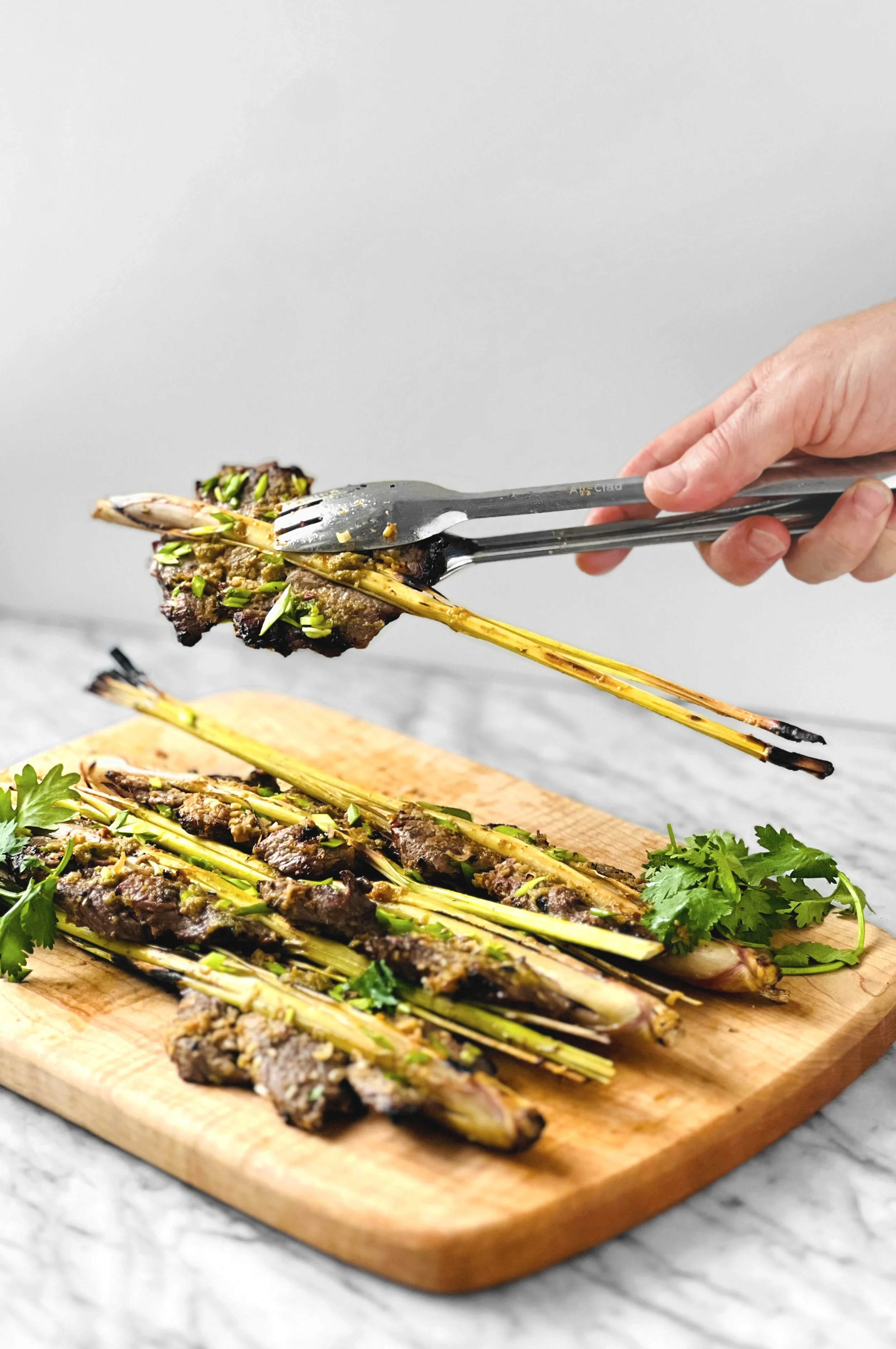 Brochettes bœuf-citronnelle au curry vert