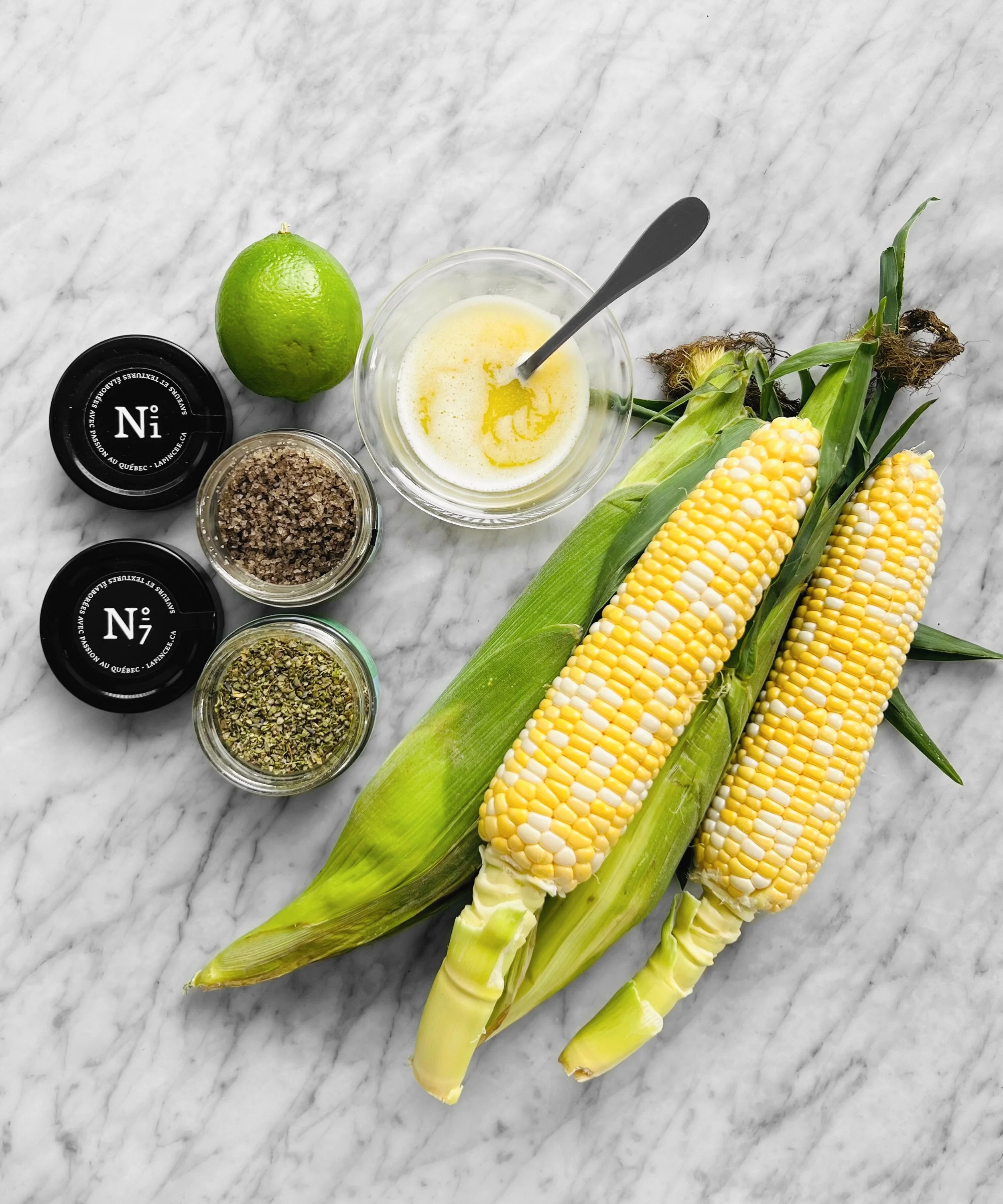 mais-grilles-beurre-3facons-HR-ingredients1-herbes.jpeg