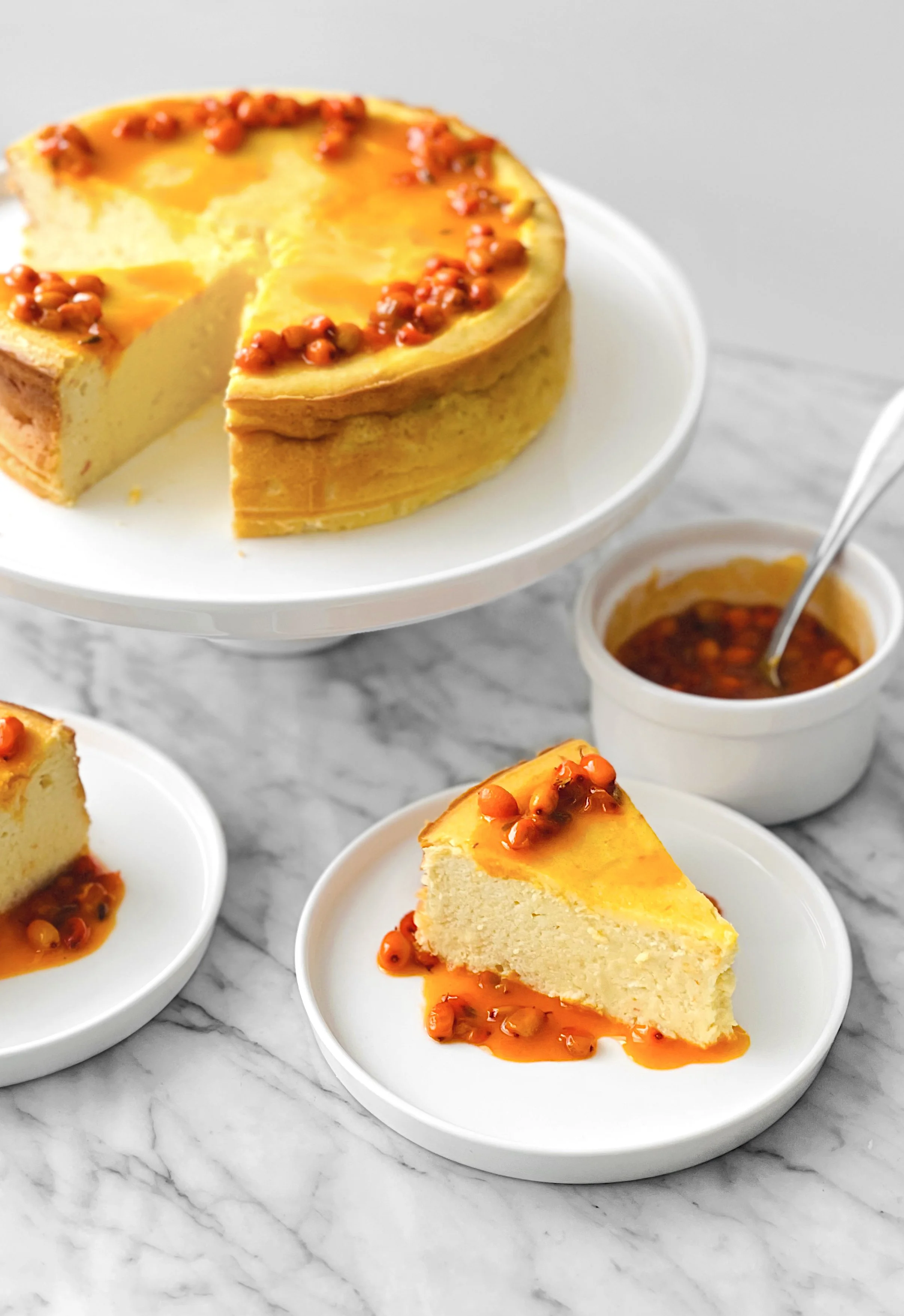 Cheesecake léger à la ricotta et coulis de baies d'argousier