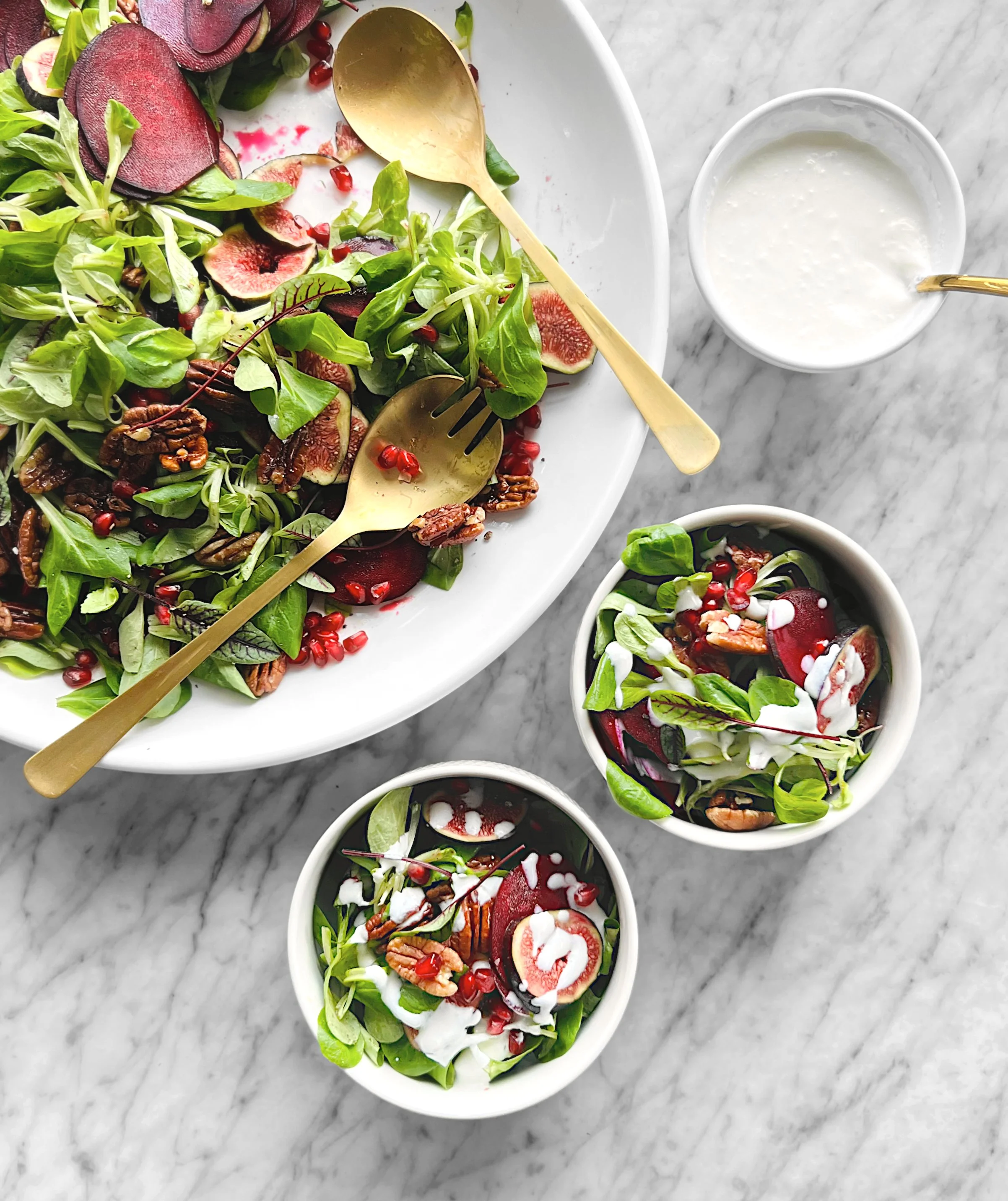 Salade figues-betteraves, pacanes glacées à l'érable et vinaigrette au chèvre