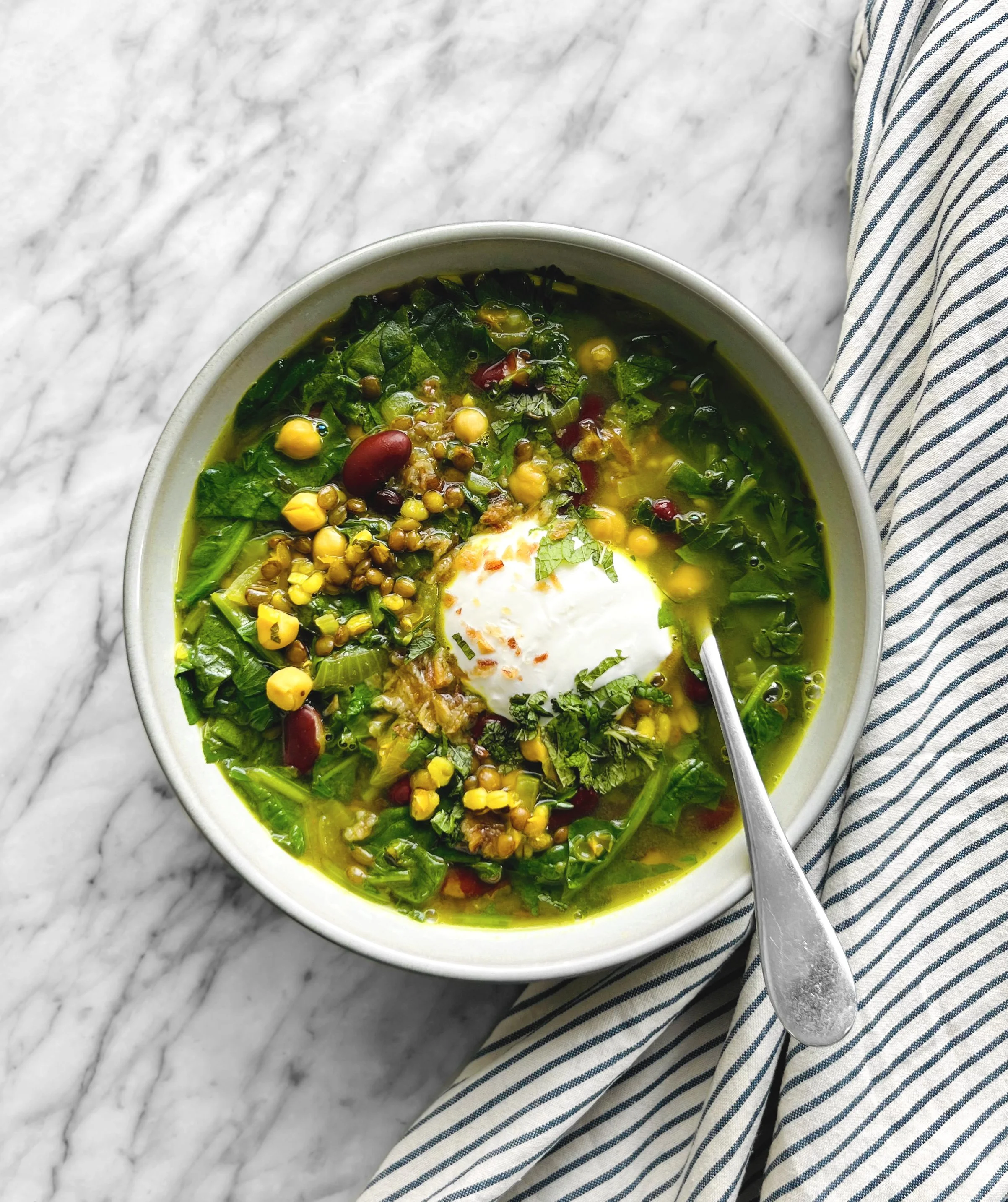 Aash-e Jow - Soupe persane de légumineuses à l'orge et aux herbes