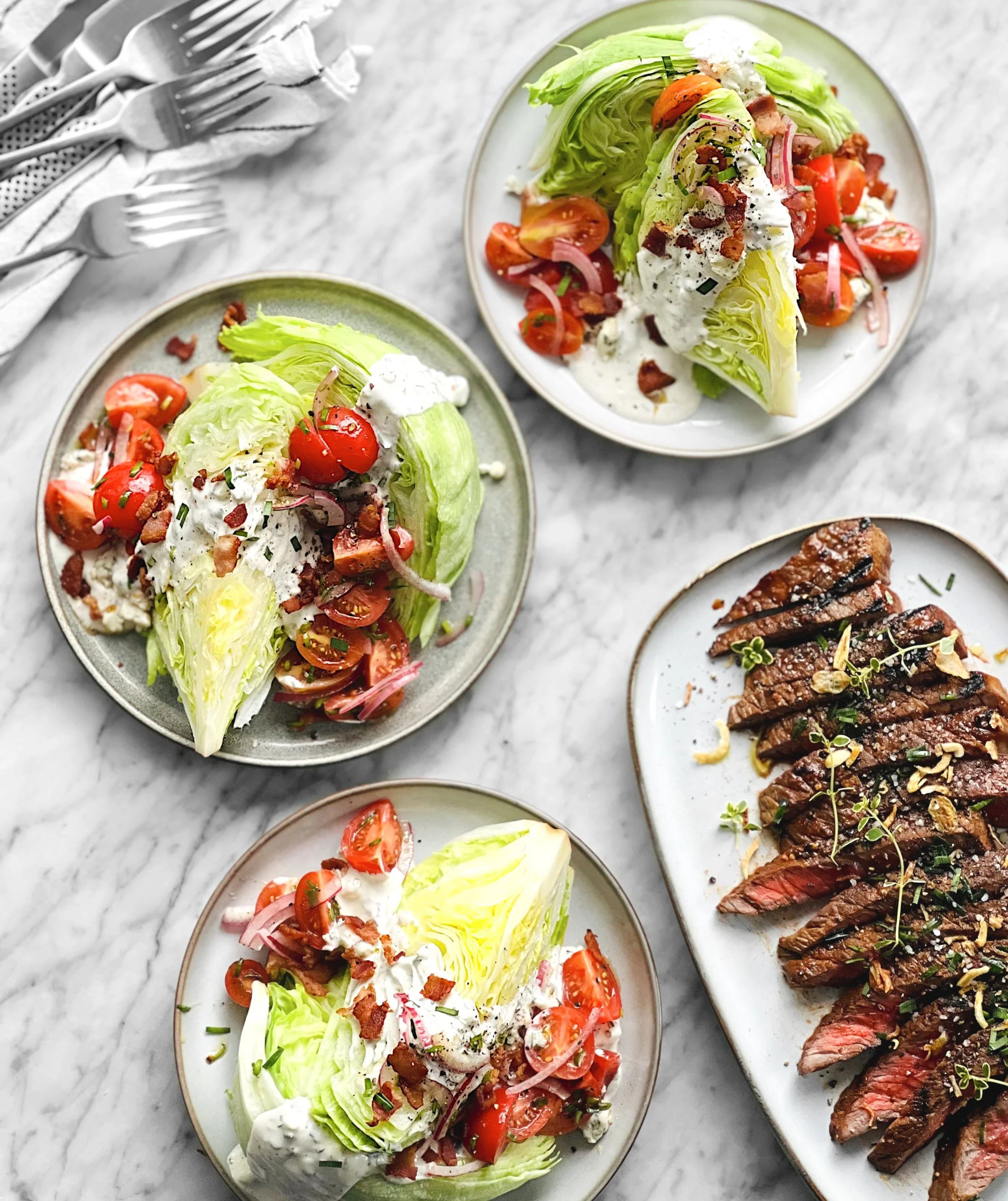 Iceberg façon Steakhouse avec vinaigrette au bleu