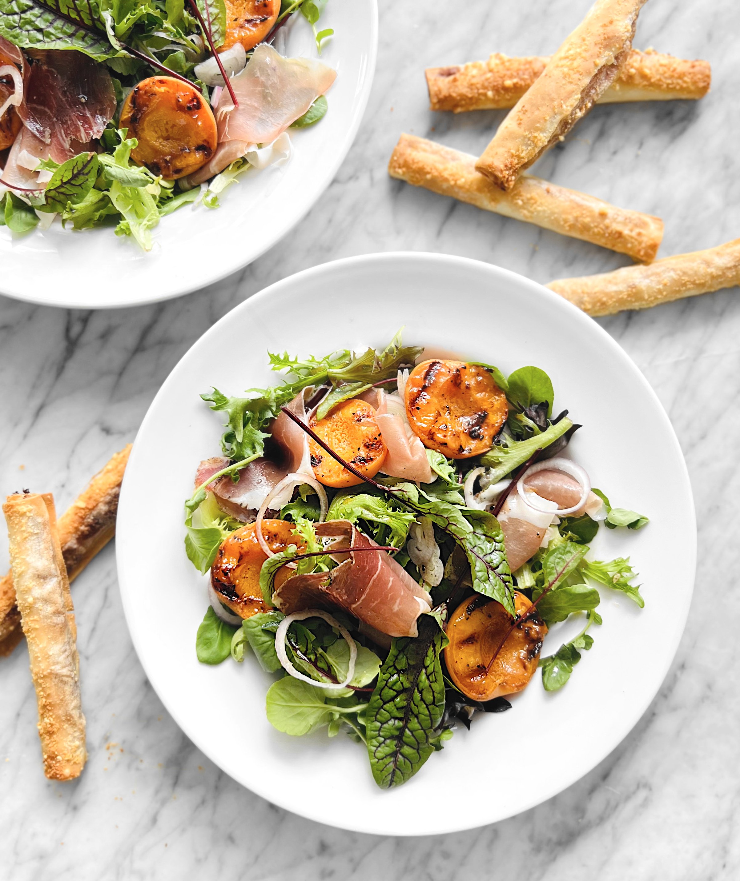 Salade aux abricots grillés, speck et vinaigrette orange-balsamique