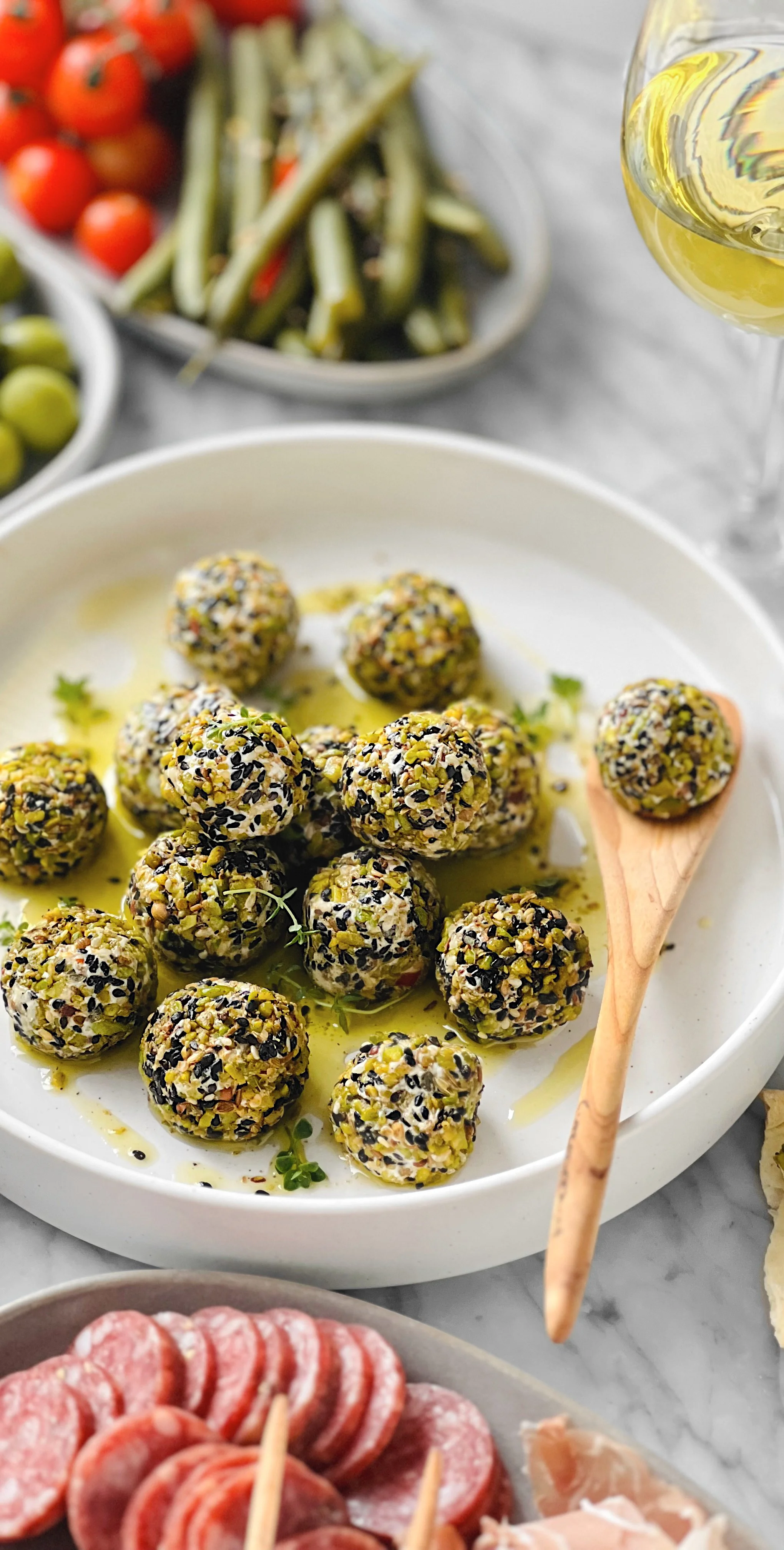 boulettes-chevre-dukkah-epices-HR-beautyshot-apero-closeup.jpeg