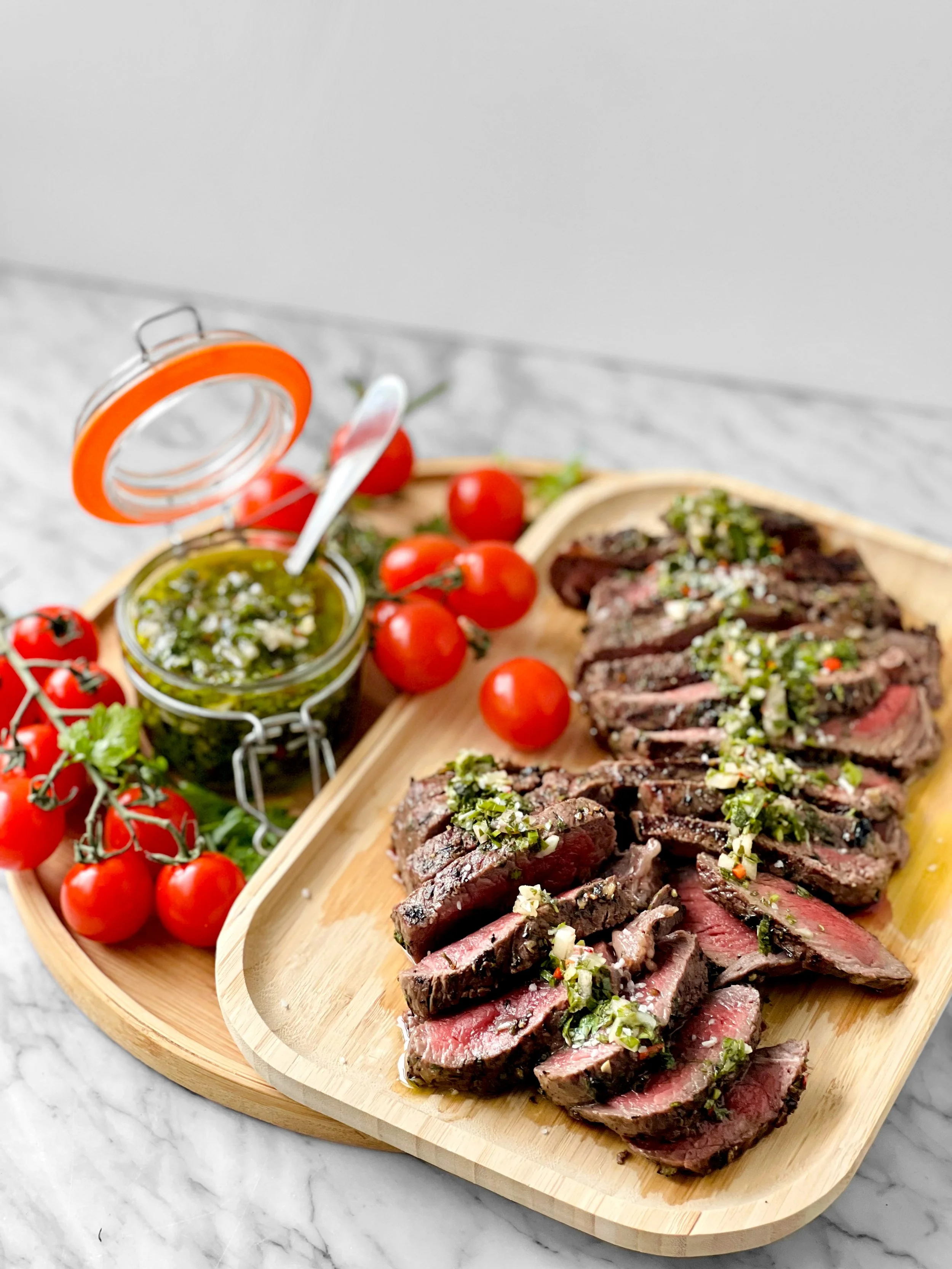 Steaks de bœuf à la sauce chimichurri