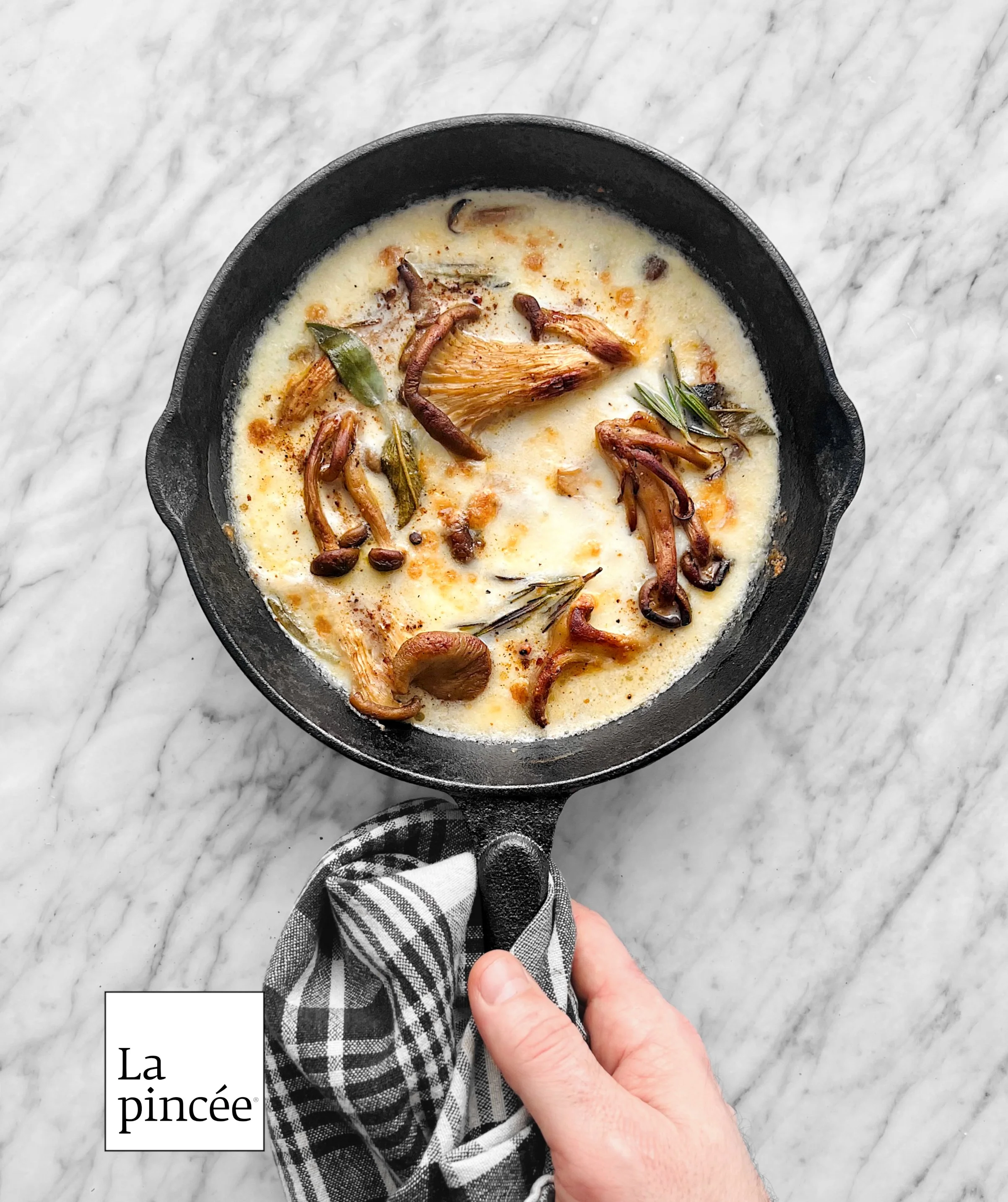 Fondue de mozzarella et champignons aux épices fumées