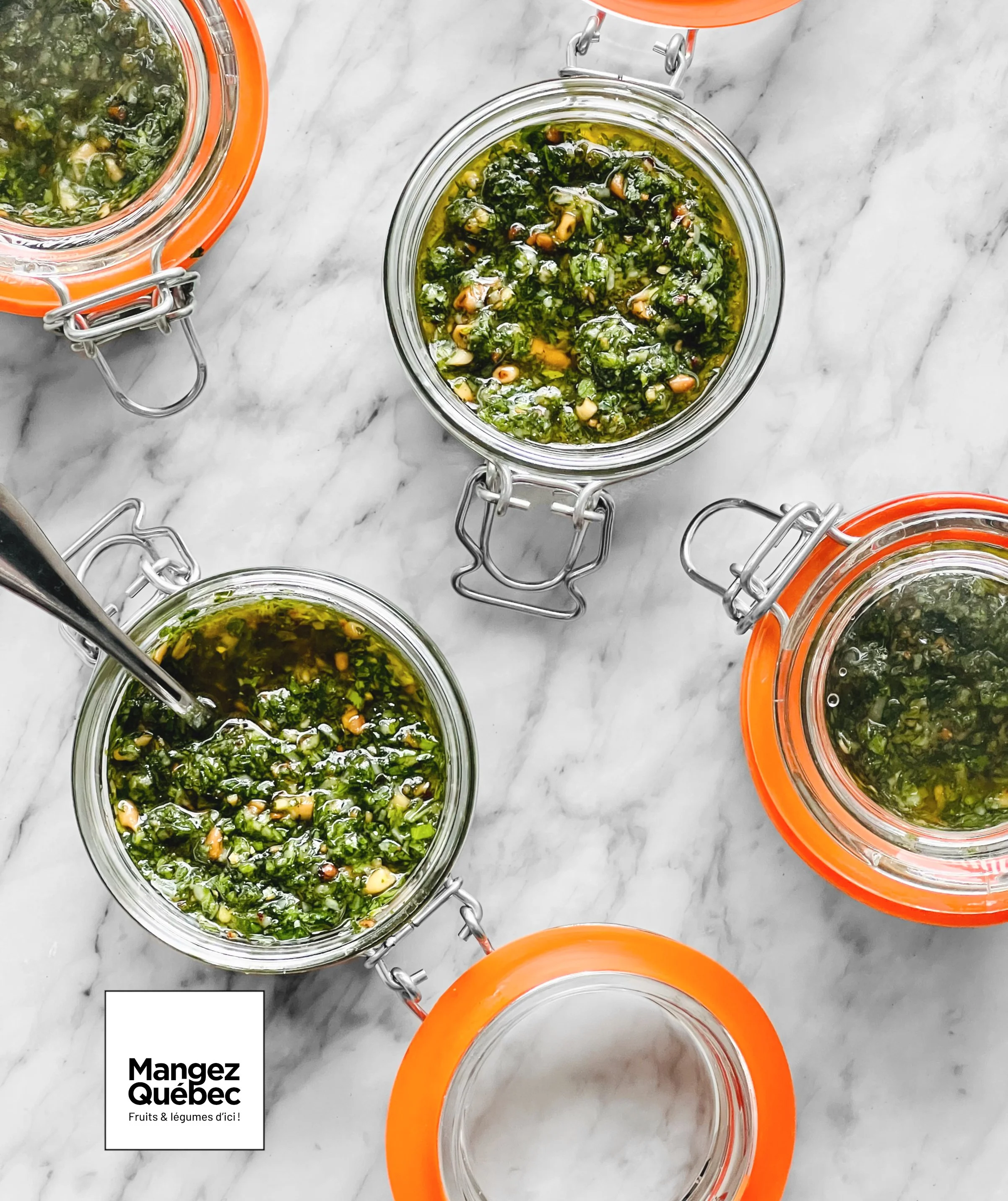 Pesto de céleri aux noix de pin grillées