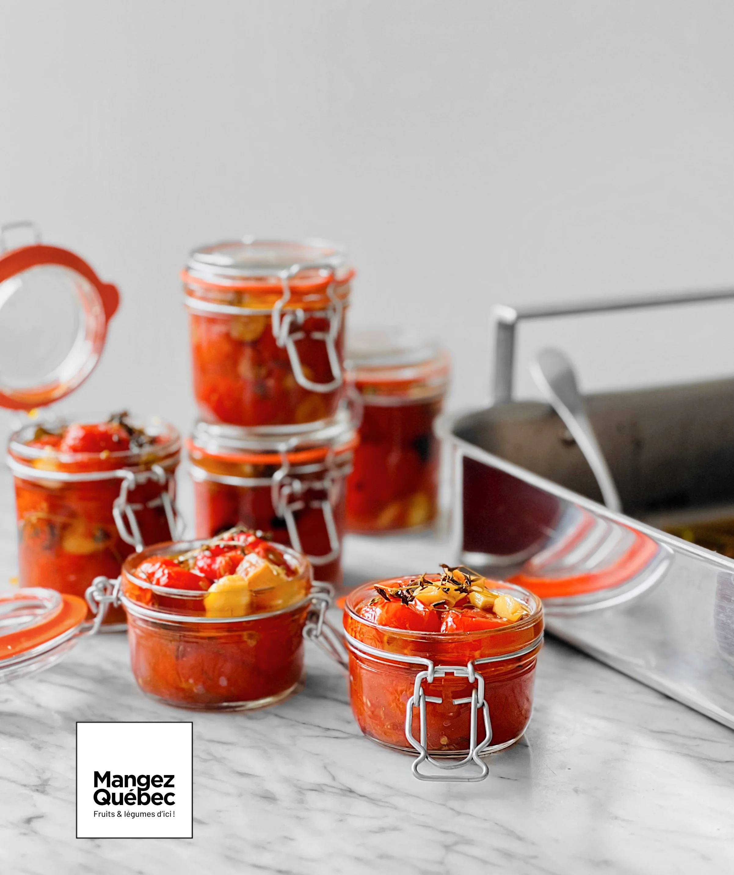 Tomates sur vigne confites aux herbes et au citron