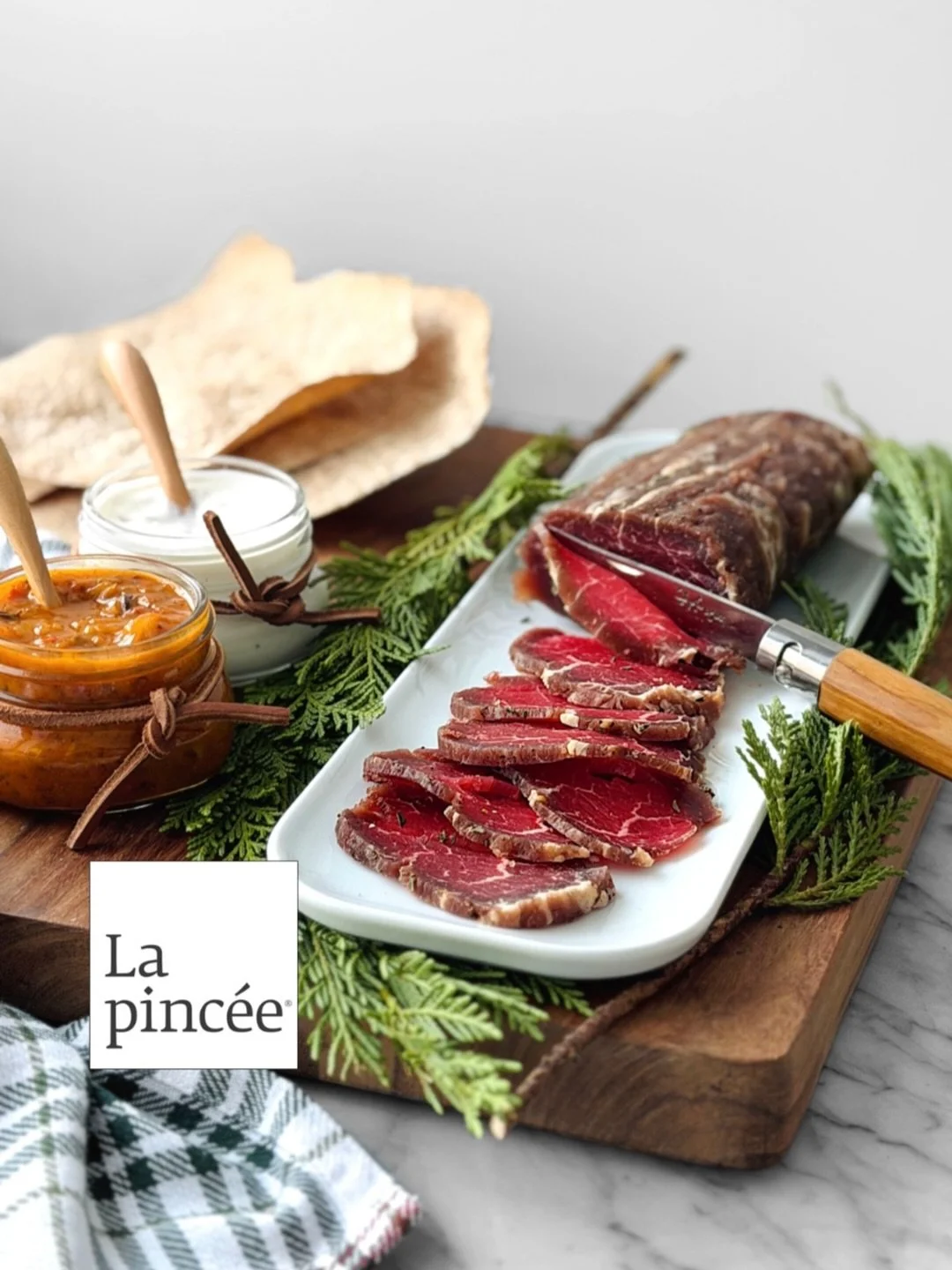 Pour lancer les festivit&eacute;s des f&ecirc;tes @jm.cuisine.blog et @lapincee s&rsquo;associe &agrave; nouveau pour vous proposer un ap&eacute;ro s&eacute;duisant et qui ne manquera pas de caract&egrave;re gr&acirc;ce au m&eacute;lange de 3 poivres