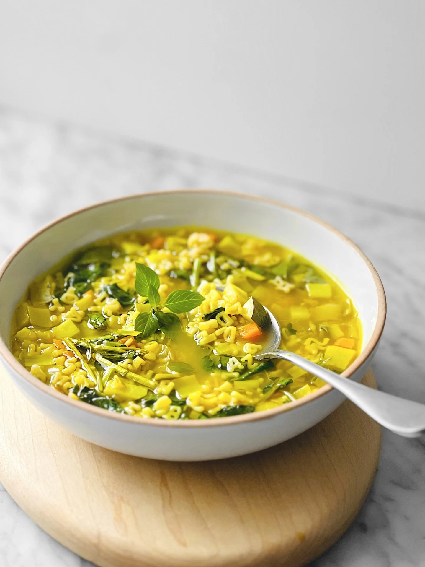 1ere de 2026 sous le signe de la nostalgie, du r&eacute;confort, de la simplicit&eacute;&hellip; et du concept! Quoi de plus ludique qu&rsquo;une soupe alphabet? Et le concept s&rsquo;&eacute;tend jusqu&rsquo;au choix des l&eacute;gumes! Artichauts e