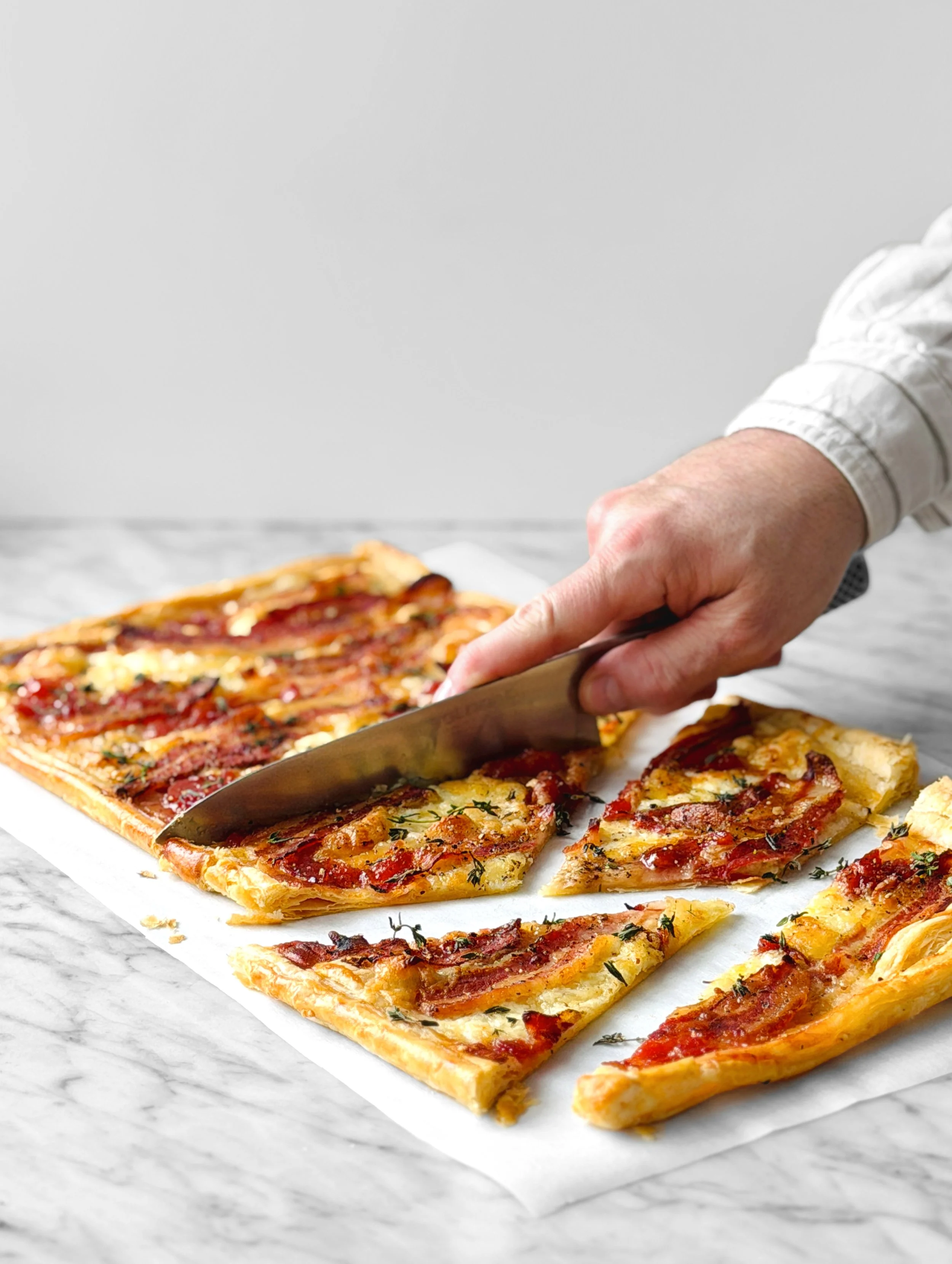 Tarte apéro à la pancetta, burrata et à la gelée de coing