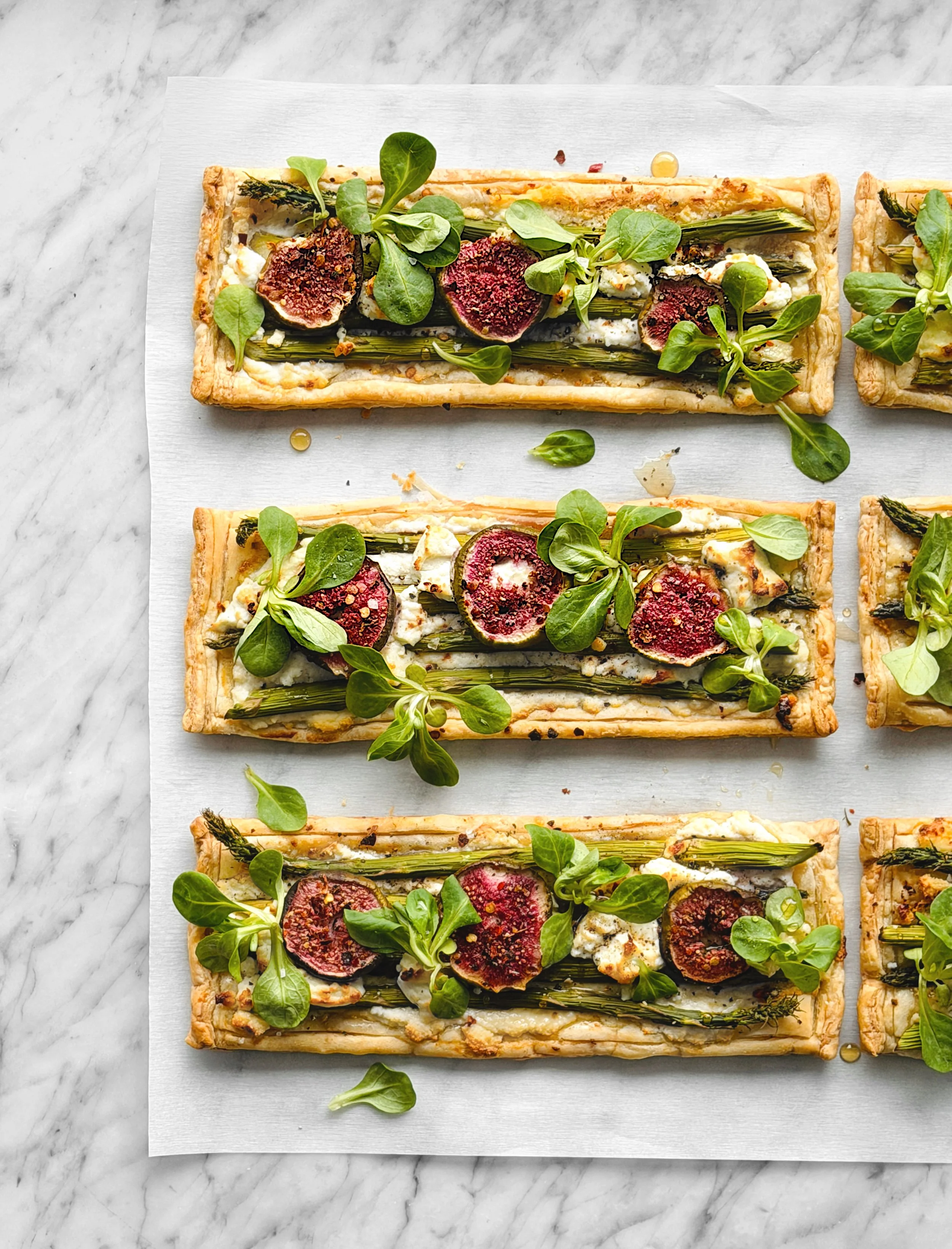 Tartelettes feuilletées asperges-figues-chèvre-érable