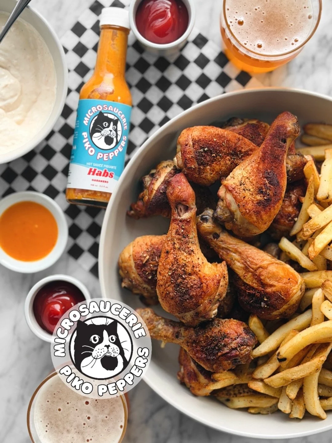 __ 𝑷𝑰𝑳𝑶𝑵𝑺 &laquo;𝑮𝑶 𝑯𝑨𝑩𝑺 𝑮𝑶!&raquo; 𝑴𝑨𝑹𝑰𝑵𝑬́𝑺 𝑨̀ 𝑳𝑨 𝑩𝑰𝑬̀𝑹𝑬
Sentez-vous monter la fi&egrave;vre des s&eacute;ries? Sentez-vous la coupe? Sentez-vous ce bon poulet marin&eacute; &agrave; la bi&egrave;re qui cuit sagement et 