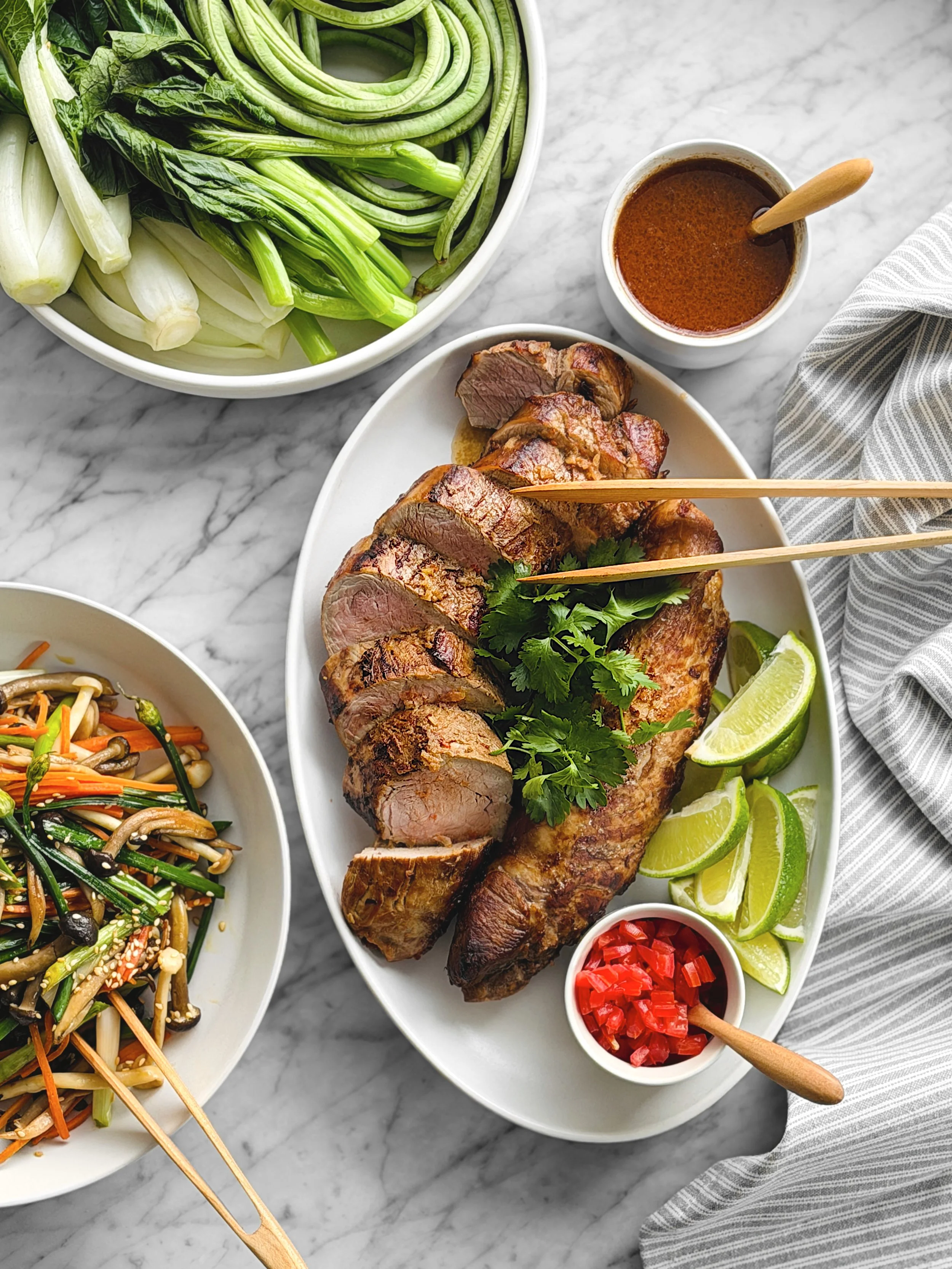 Filet de porc à l'asiatique de Josée di Stasio avec légumes au sésame