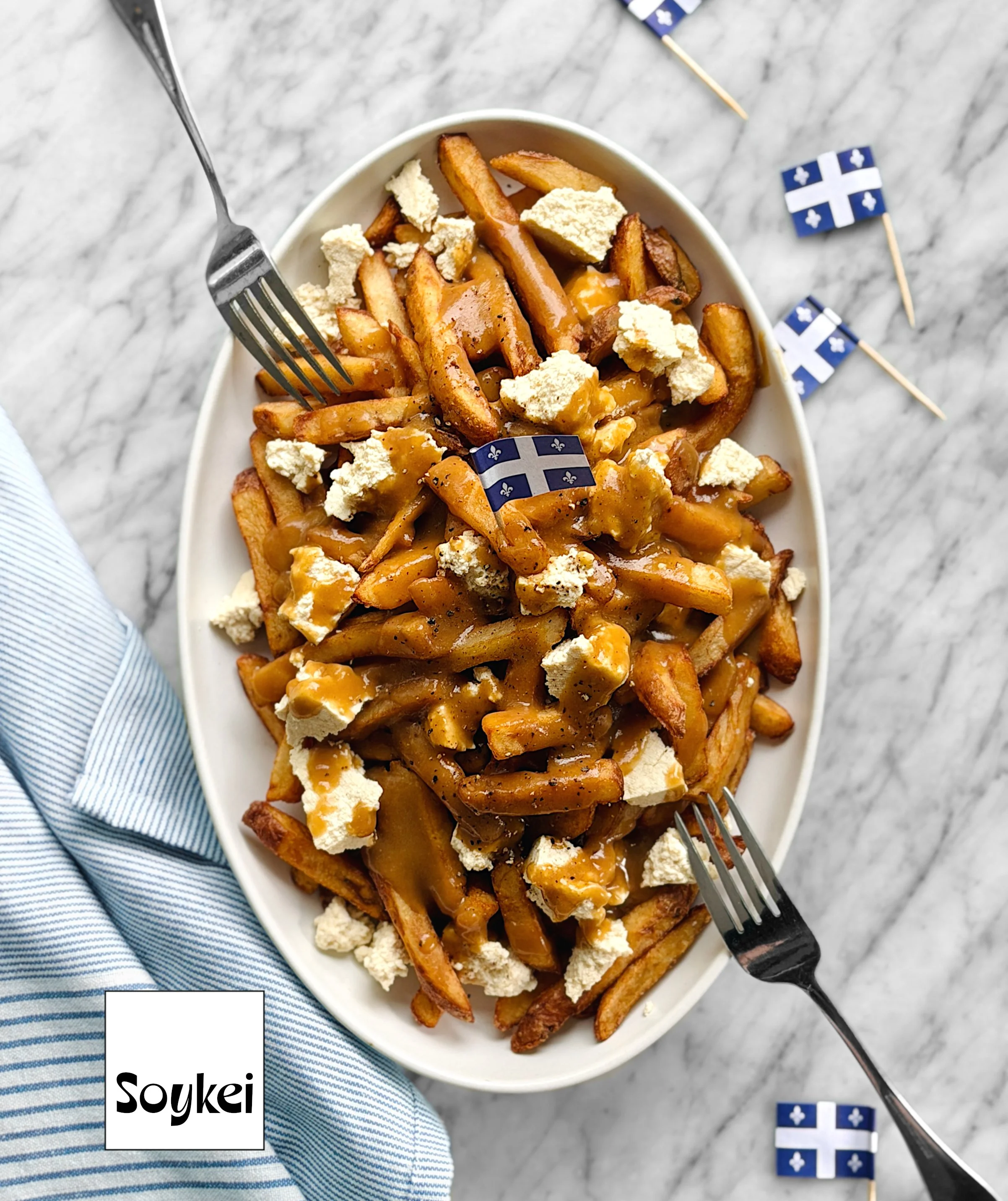Poutine québécoise au fromage de tofu