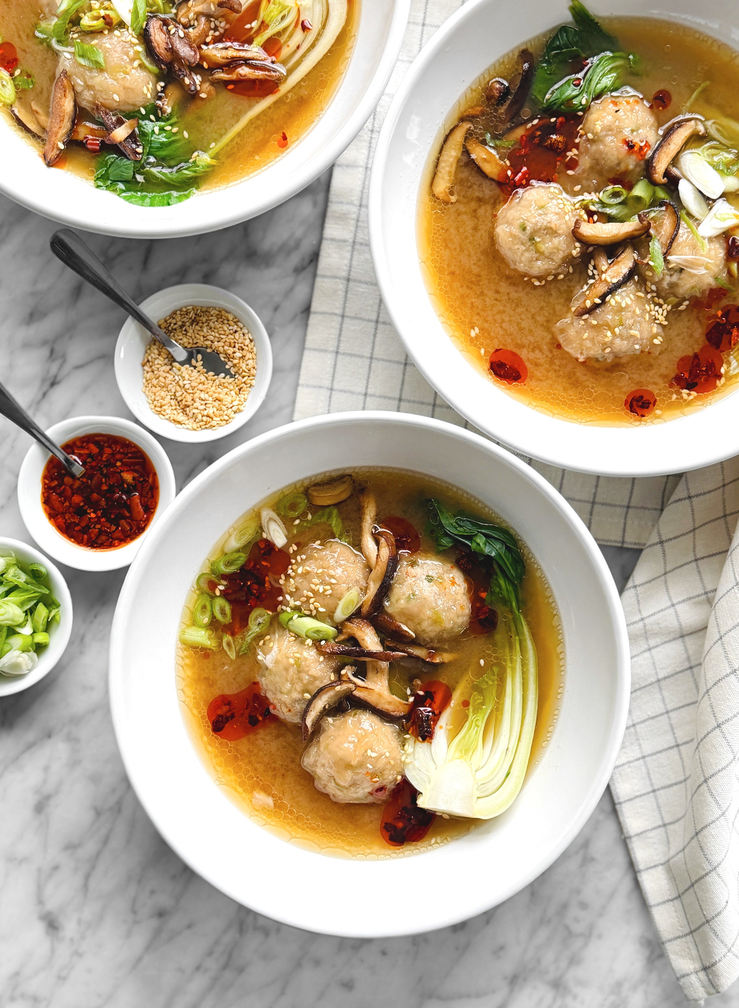 Soupe «naked» wonton avec bouillon express