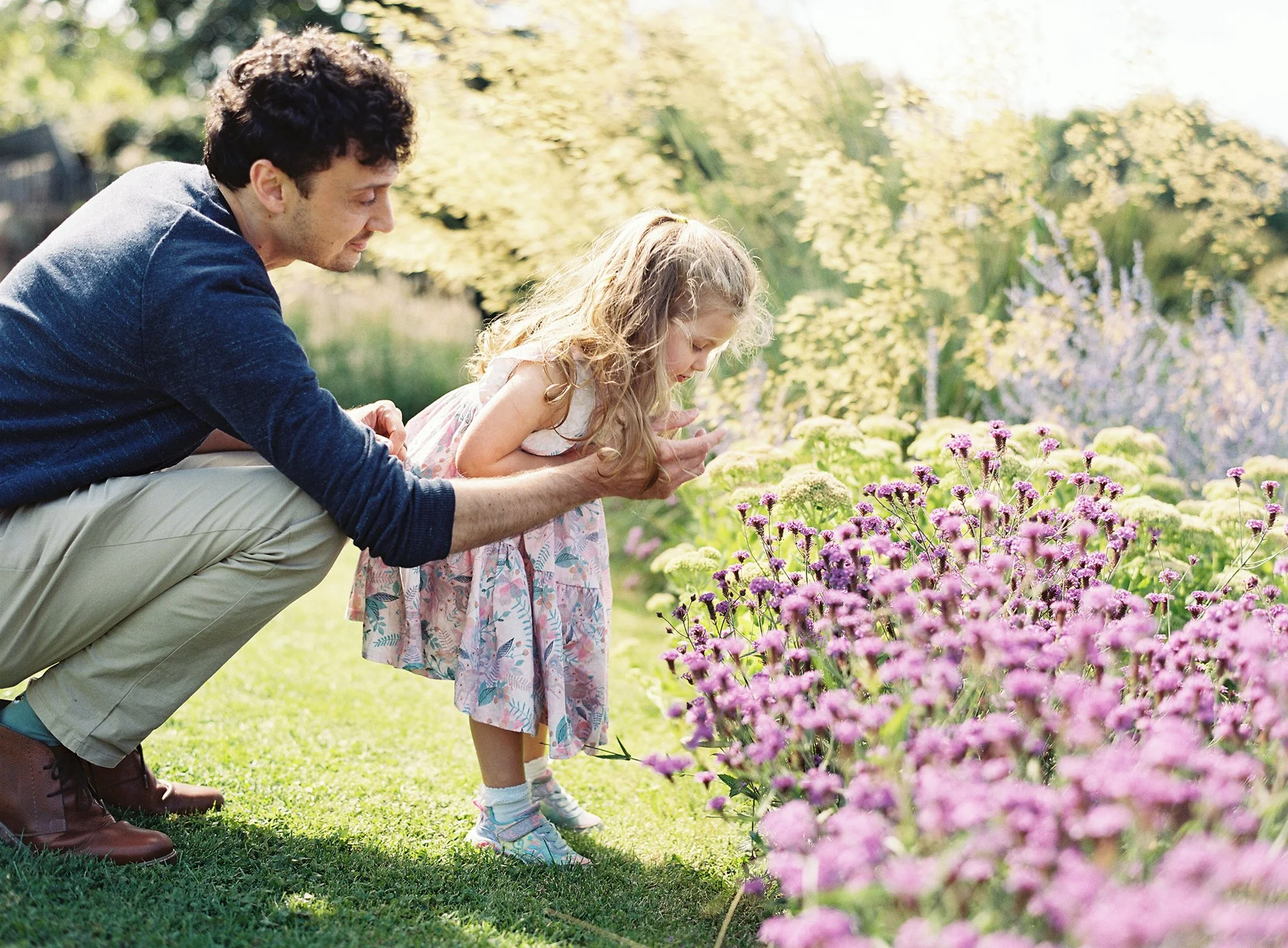 Candid family portrait of a father and daughter in summer by Victoria Phipps