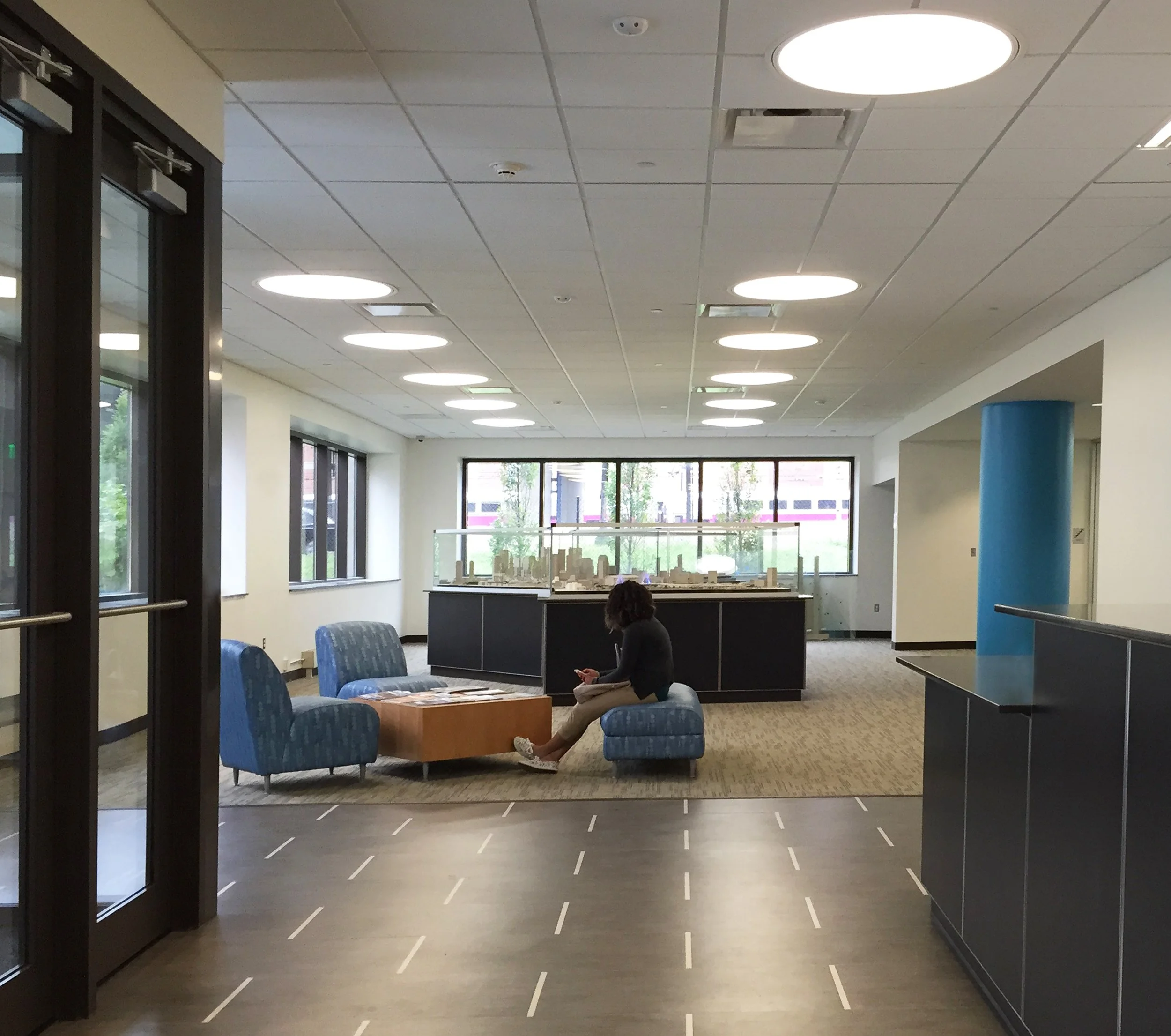 +185 Lobby_28x20 - Cropped.JPG