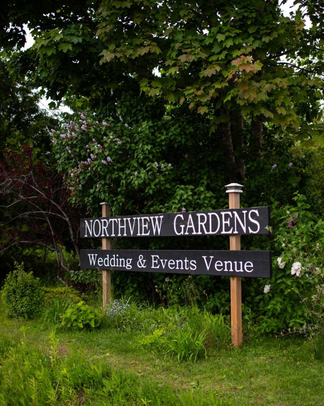 A secret garden just minutes from the city. 🌳✨ Northview Gardens is tucked away in Selwyn, a short drive from Peterborough &ndash; so you get that dreamy &ldquo;destination wedding&rdquo; vibe without the long journey! It&rsquo;s easy to reach but f